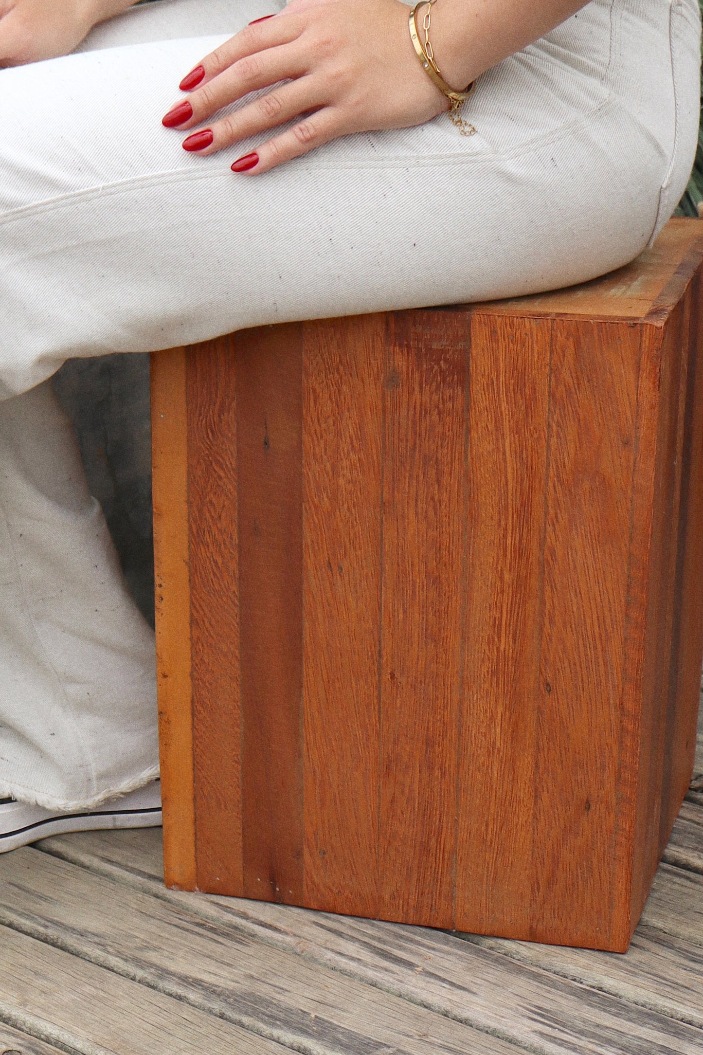 Banco Quadrado Ripado Neutro