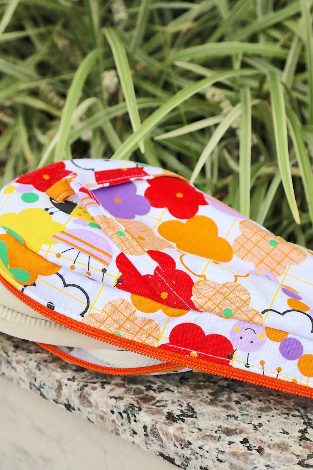 Necessaire Porta Chinelos Flores Coloridas