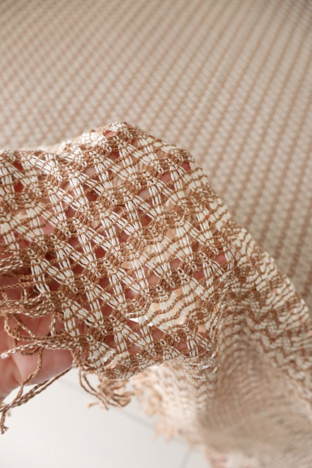 Colcha para Cama Casal em Renda Bege e Cru 2,30x2,90m