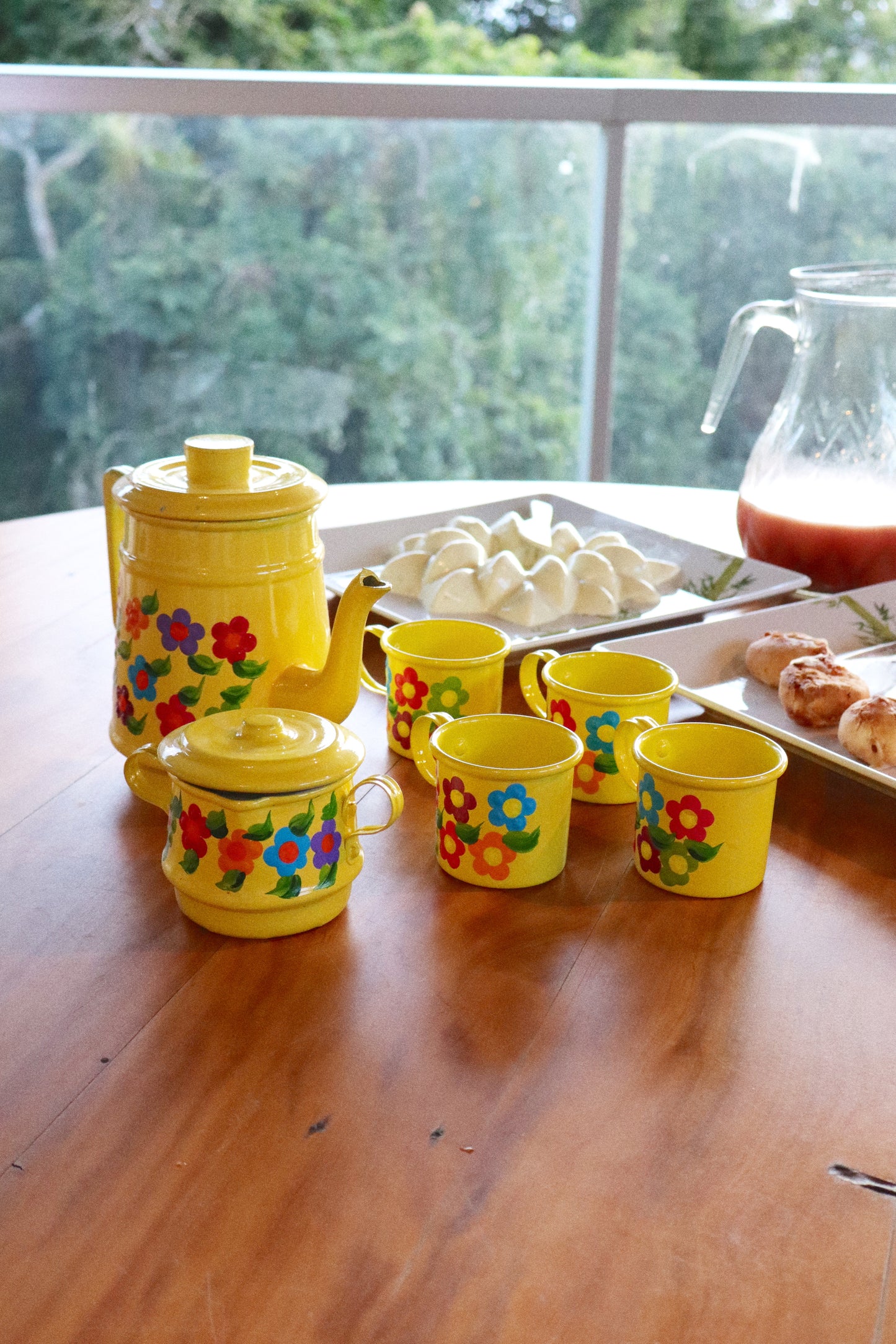 Kit 6 Peças Alumínio Pintado Amarelo - Bule, Açucareiro e 4 Canecas