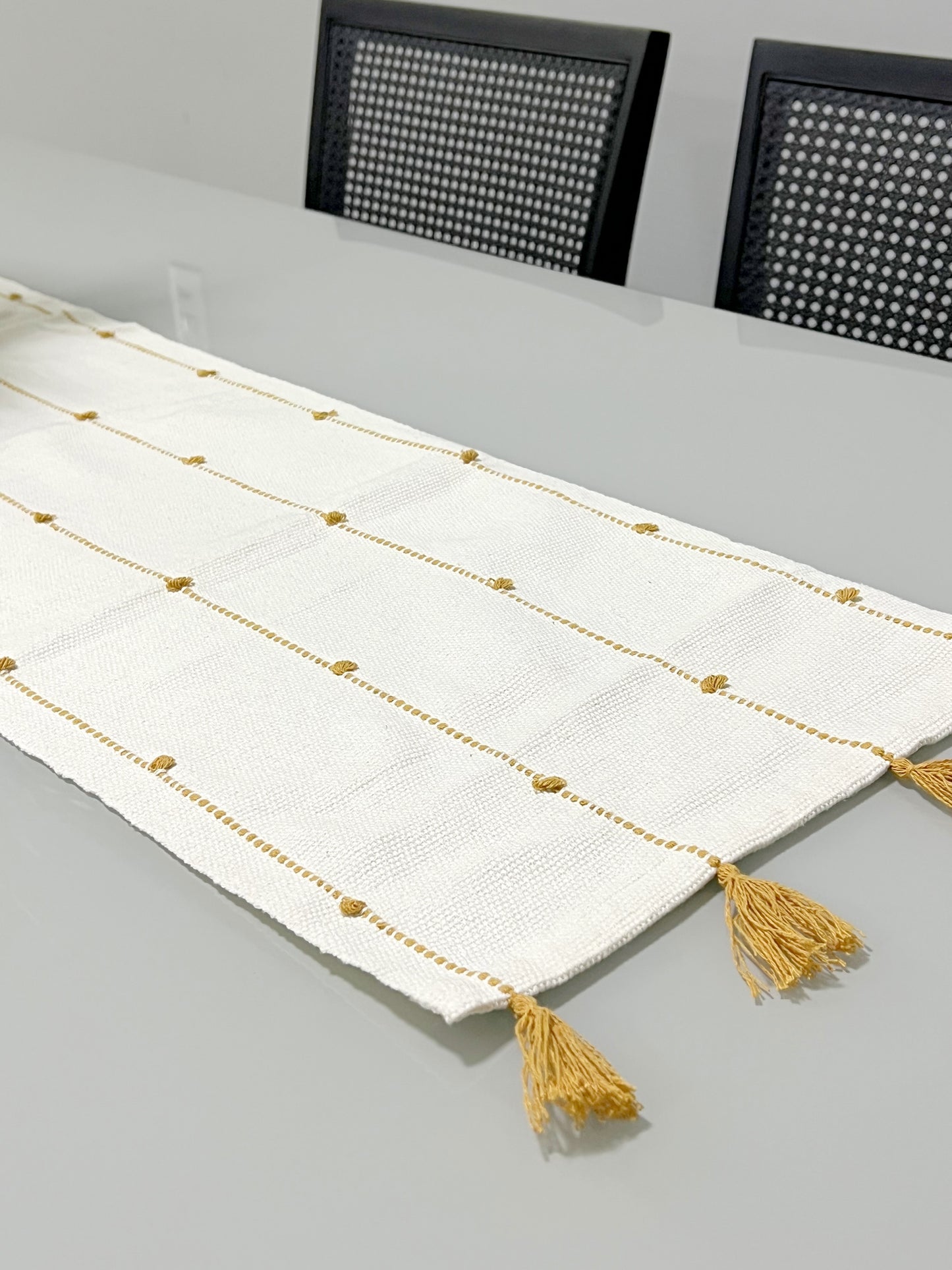 Caminho de Mesa Algodão com Pompom Mostarda