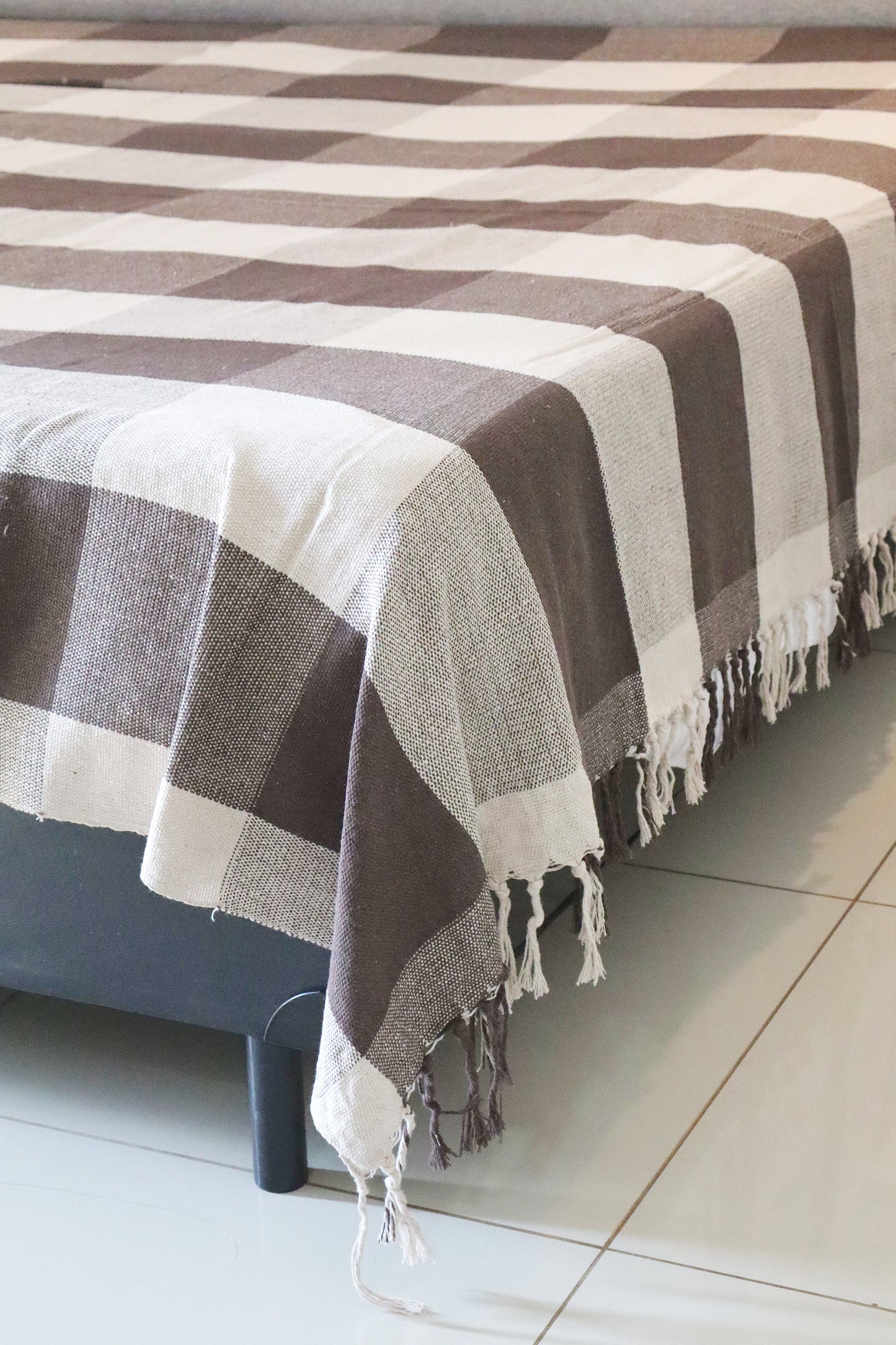 Colcha para Cama 2,20x2,50m Artesanal Xadrez Marrom e Cru