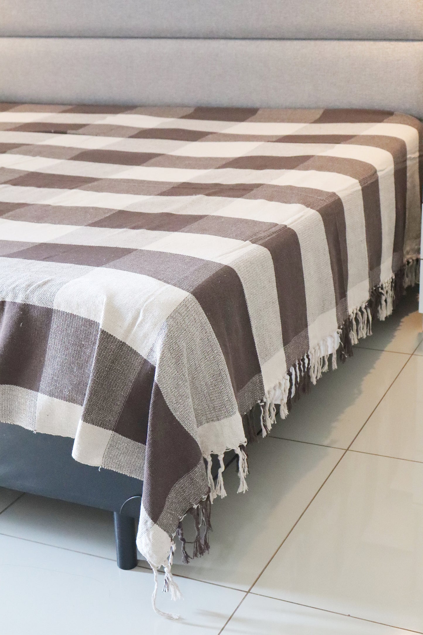 Colcha para Cama 2,20x2,50m Artesanal Xadrez Marrom e Cru