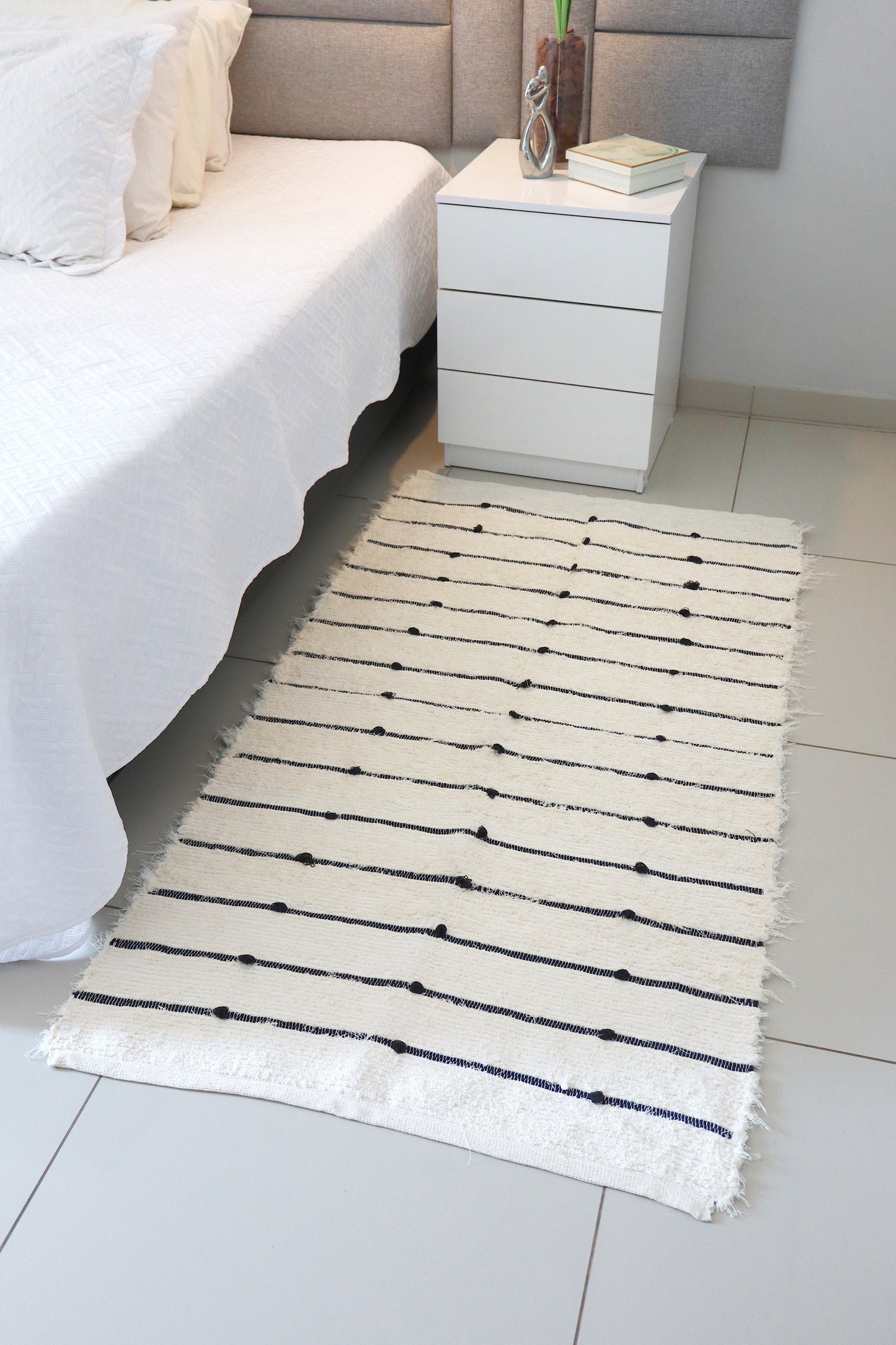 Tapete Médio Algodão Puxadinho Pompom Preto 0,80x1,50m