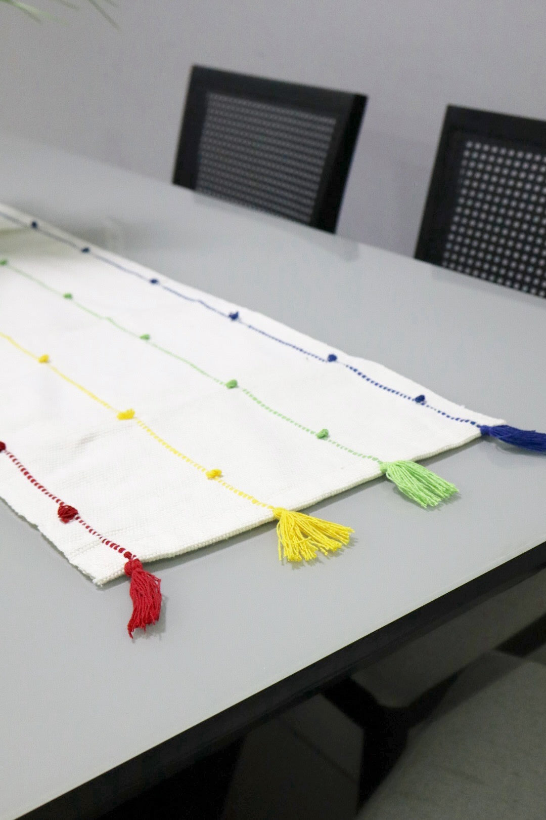 Caminho de Mesa Algodão com Pompom Colorido