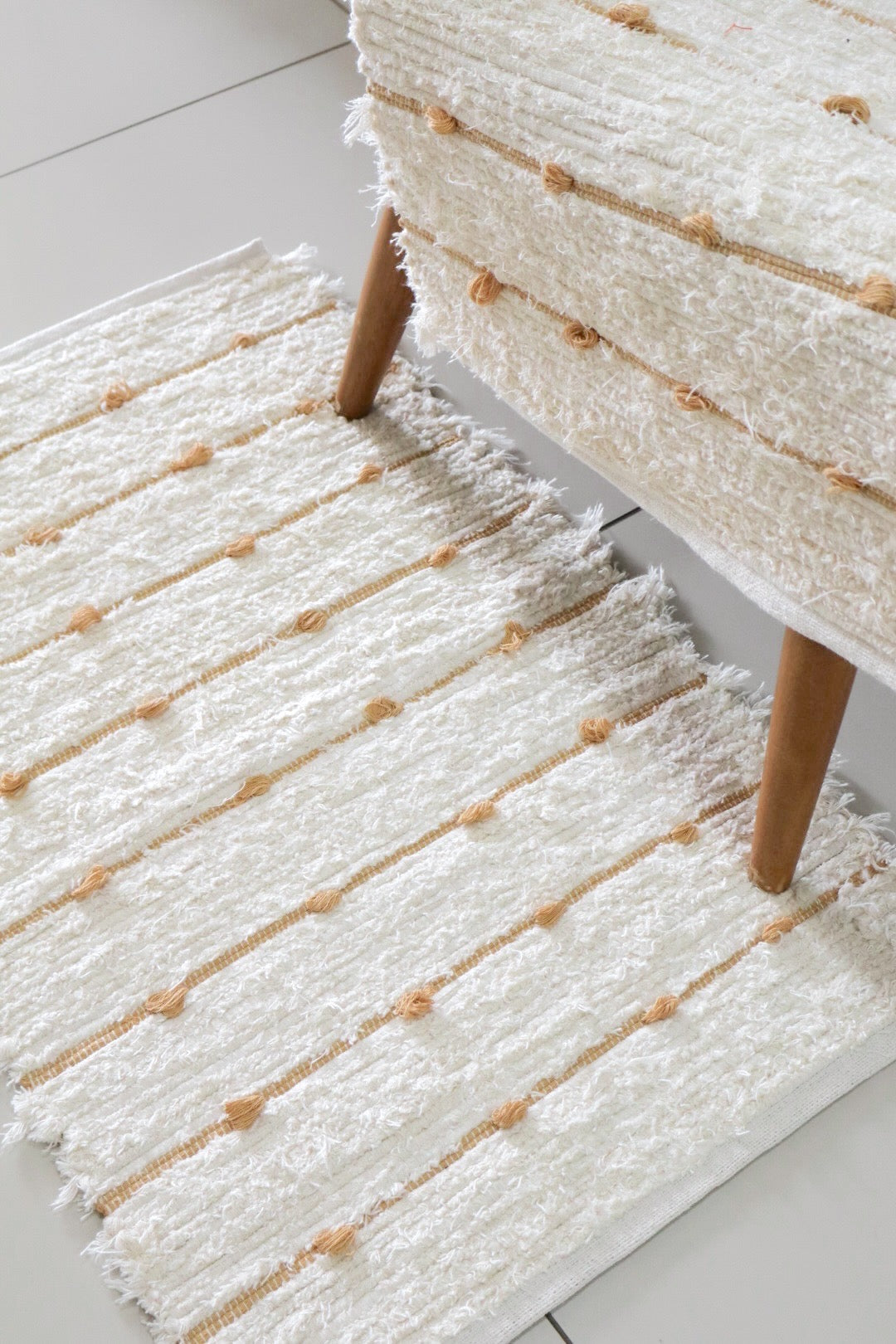 Tapete Algodão Felpudo Puxadinho Pompom Mostarda 50x80cm