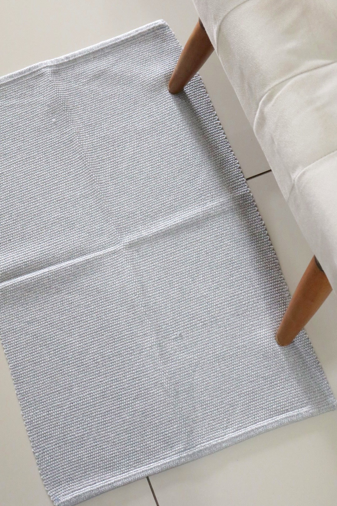 Tapete em Linha Cinza Liso 48x78cm