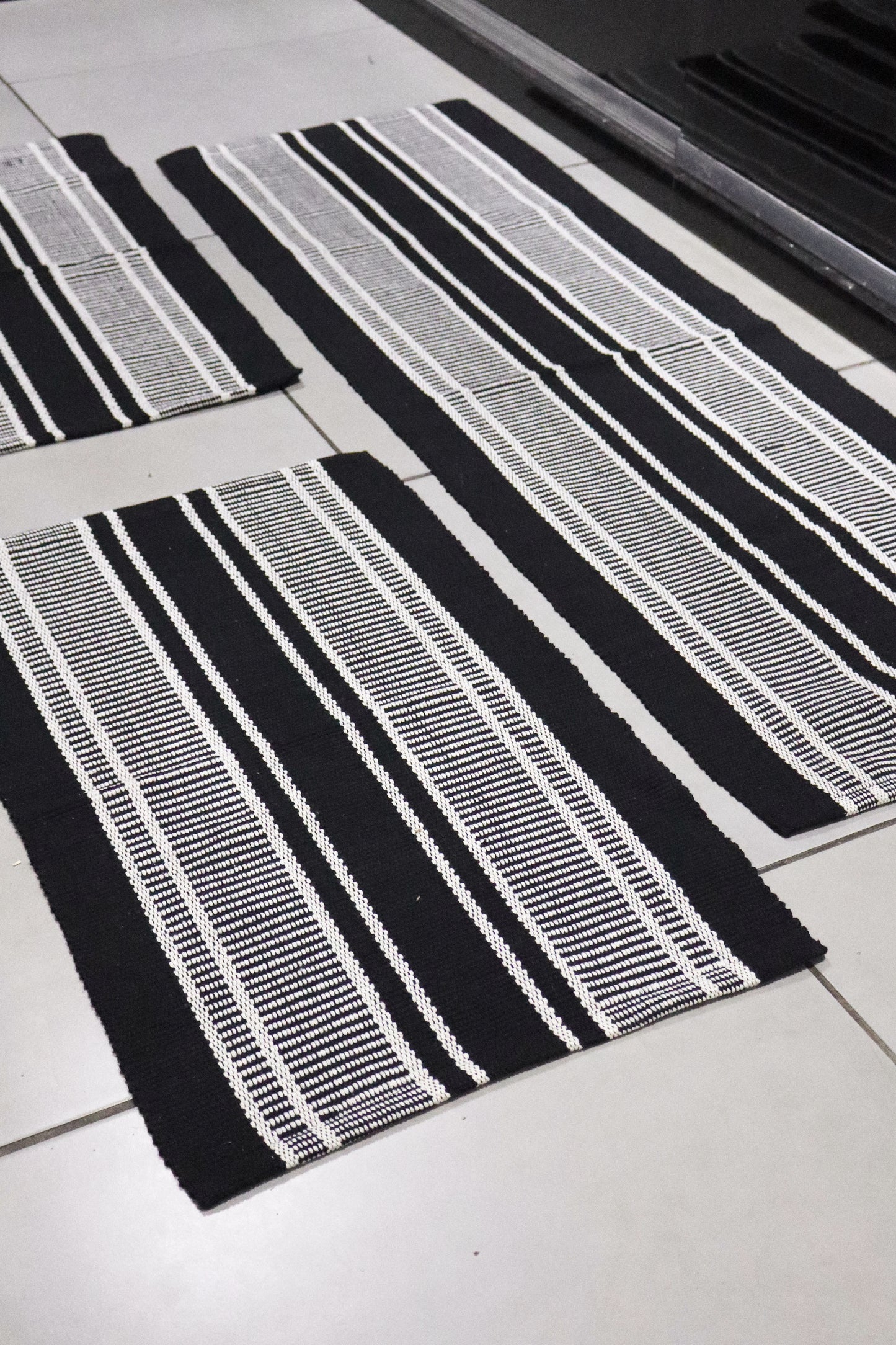 Jogo de Passadeira Linha Listrado Preto