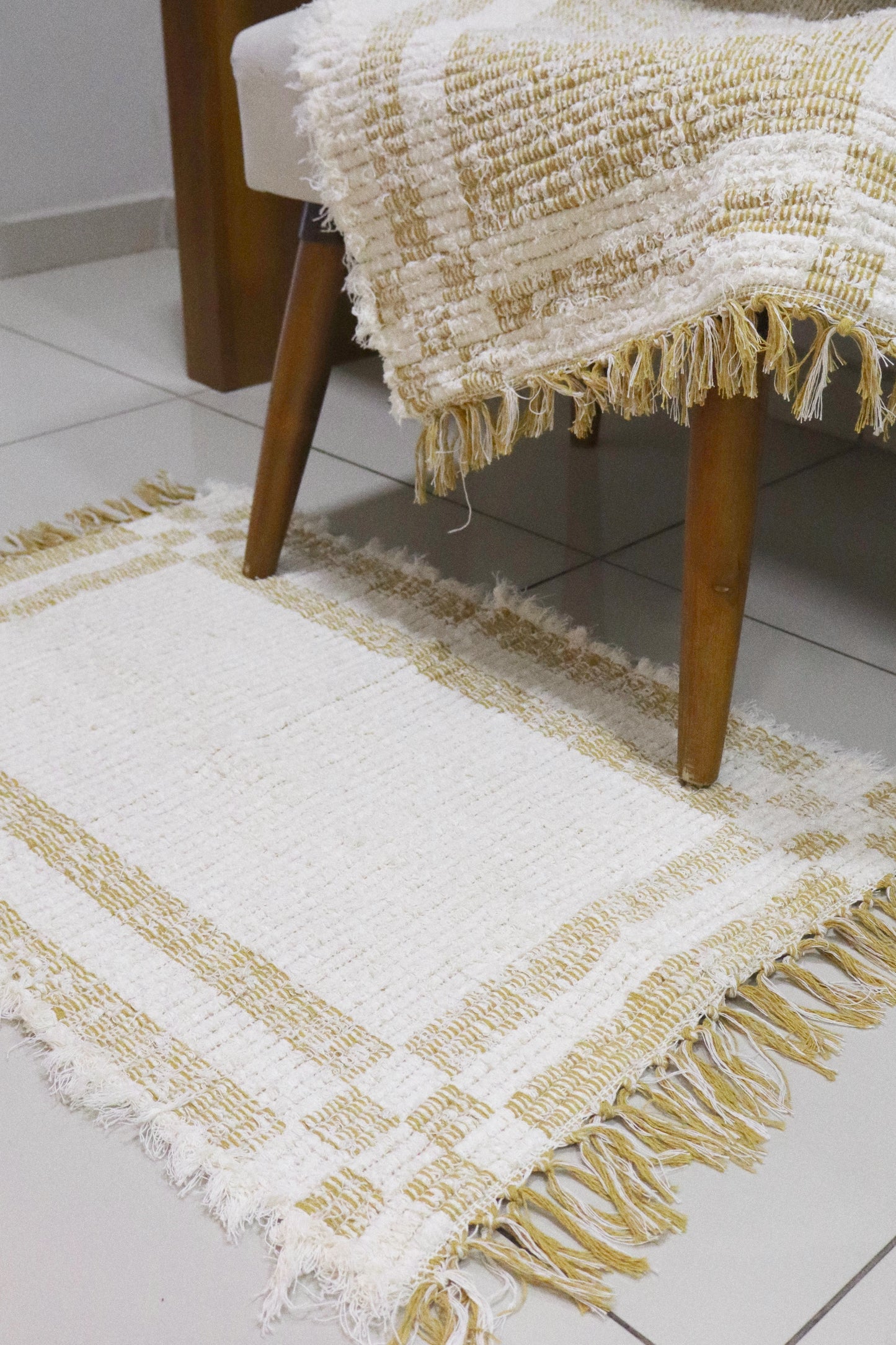 Tapete Algodão Felpudo Dupla Face Mostarda 50x80cm