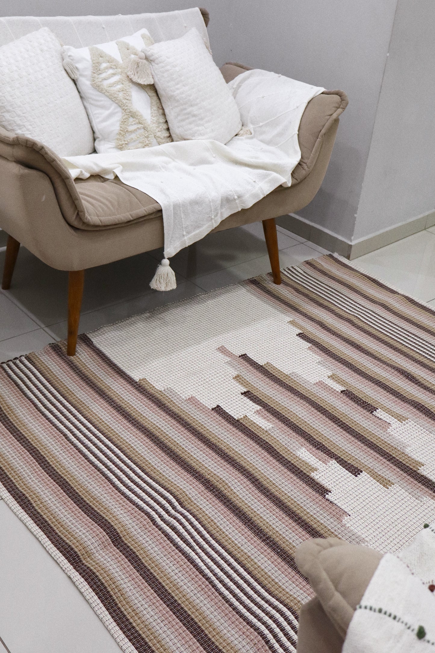 Tapete de Bico Linha Trabalhado Marrom 1,50x2,00m