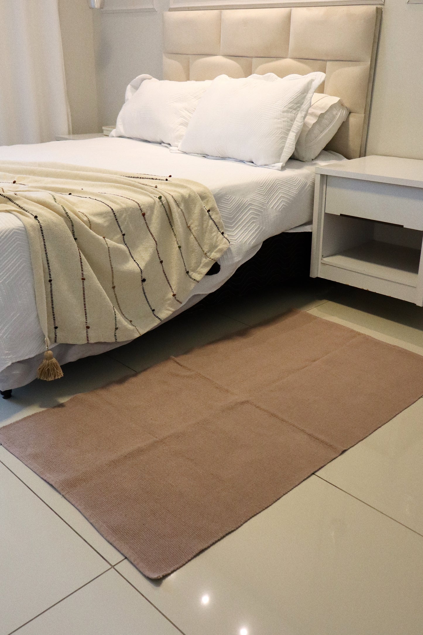 Tapete Médio Linha Liso Café com Leite 0,90x1,50m