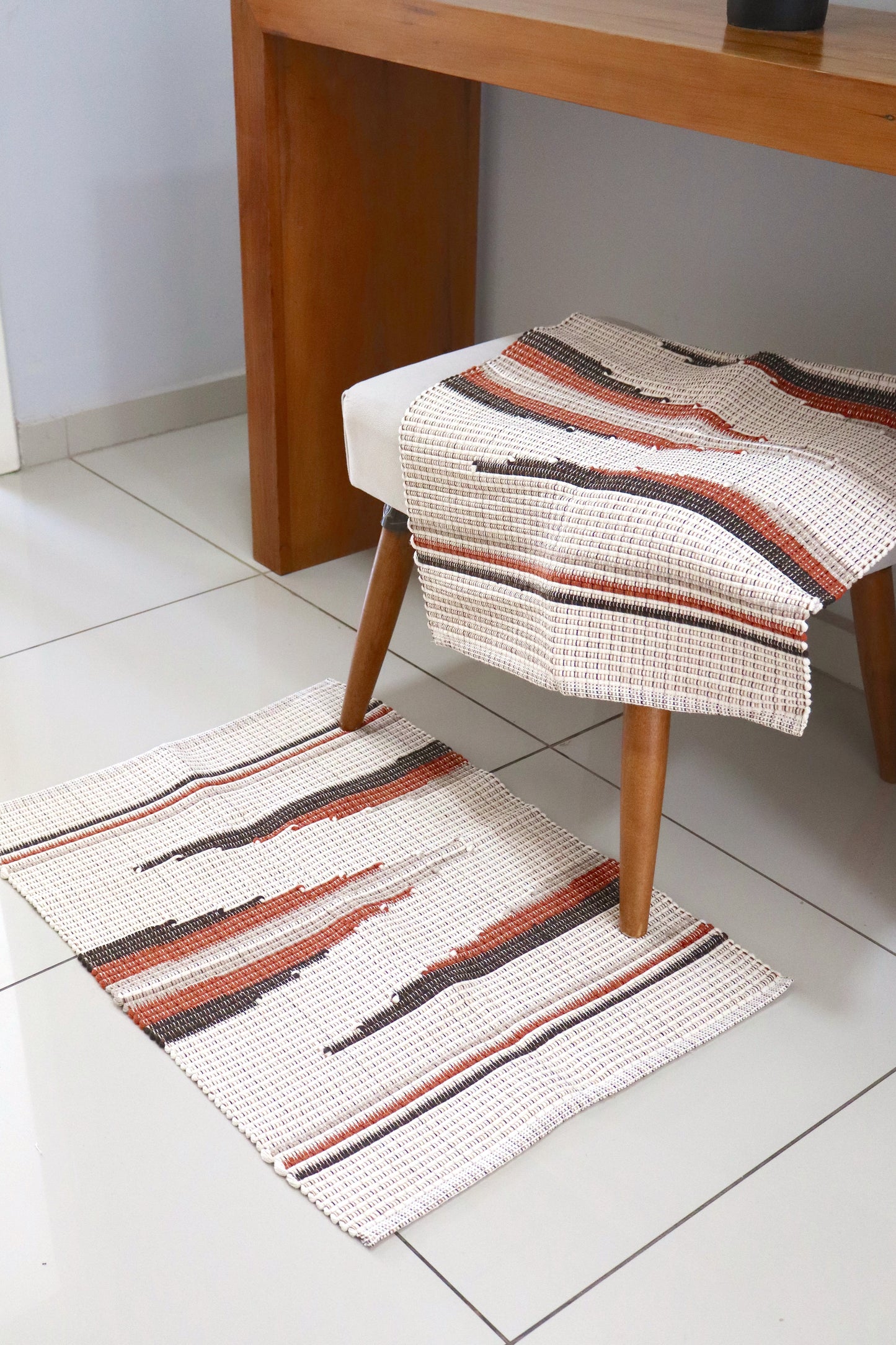 Tapete em Linha Bico 48x78cm