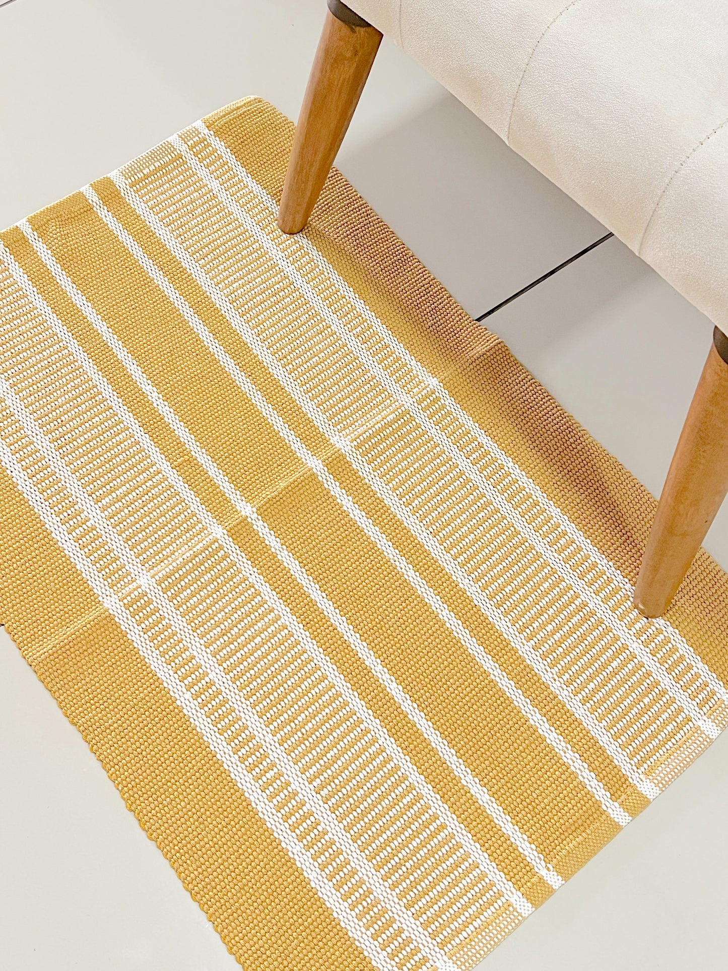 Tapete em Linha Mostarda Listra 48x78cm
