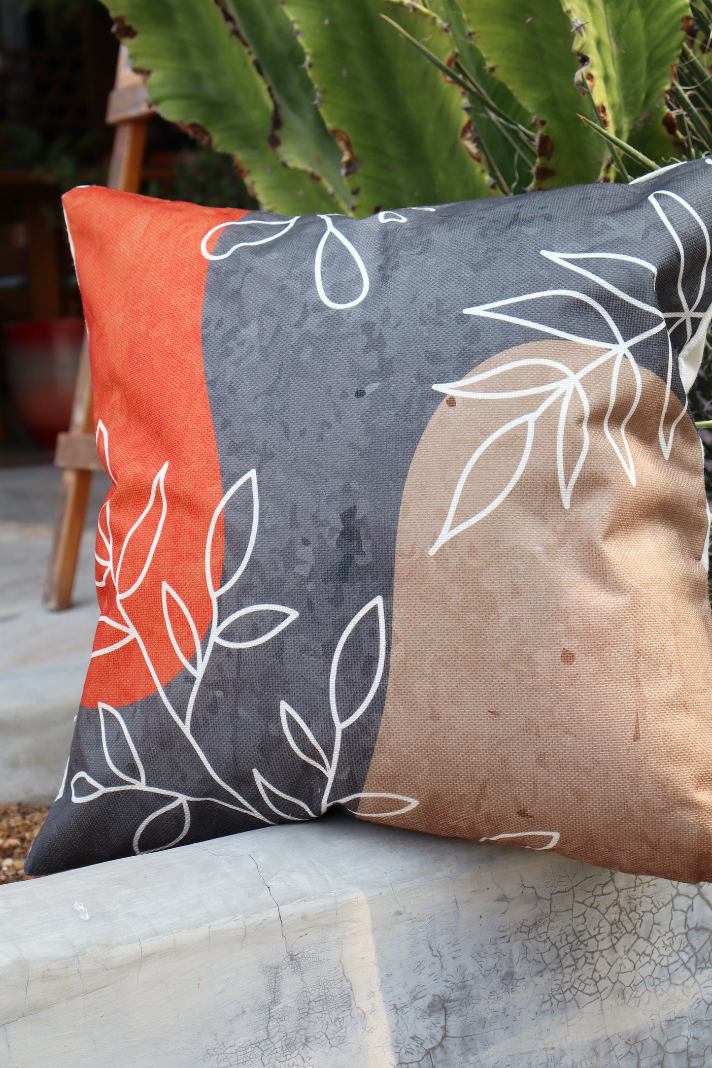 Capa de Almofada em Linho Simples Ramo Fundo Escuro 45x45