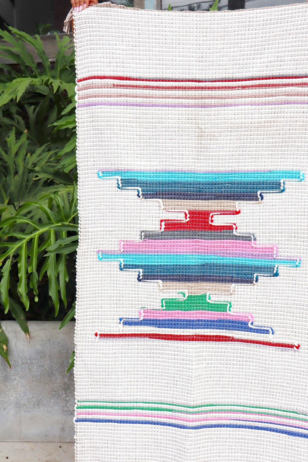 Tapete Médio Malha Cru com Bico Colorido