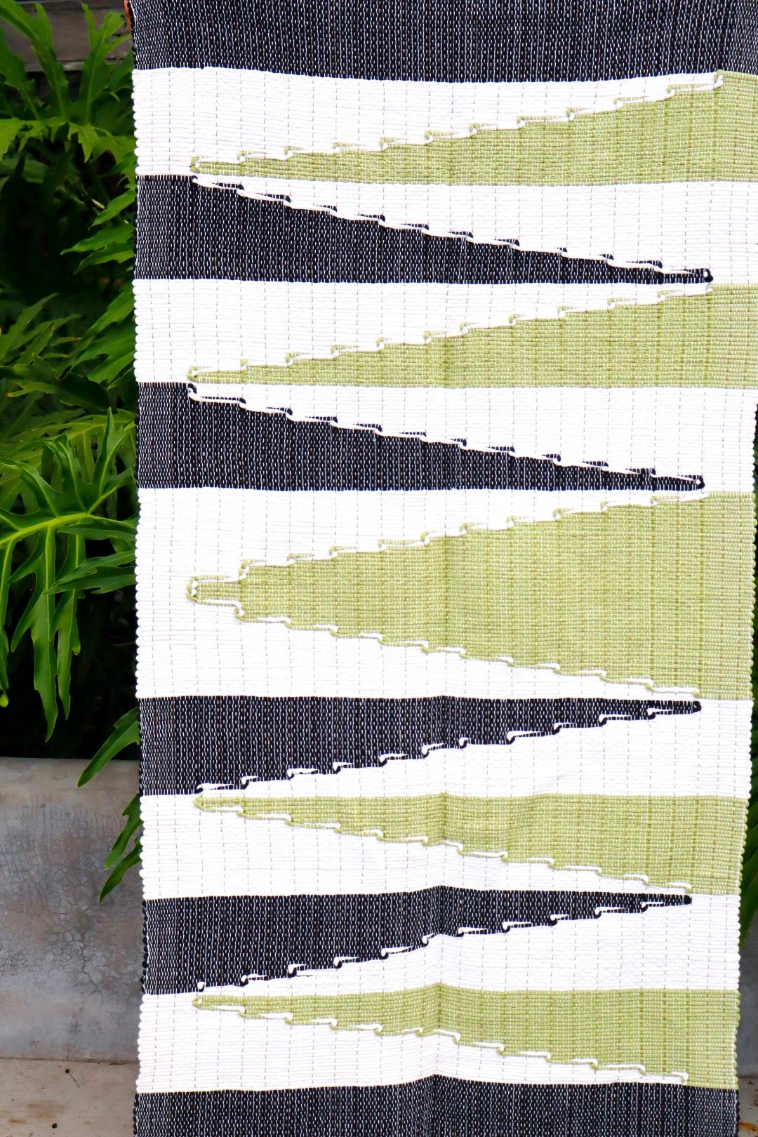 Tapete Médio Malha Bico Lateral Preto e Verde