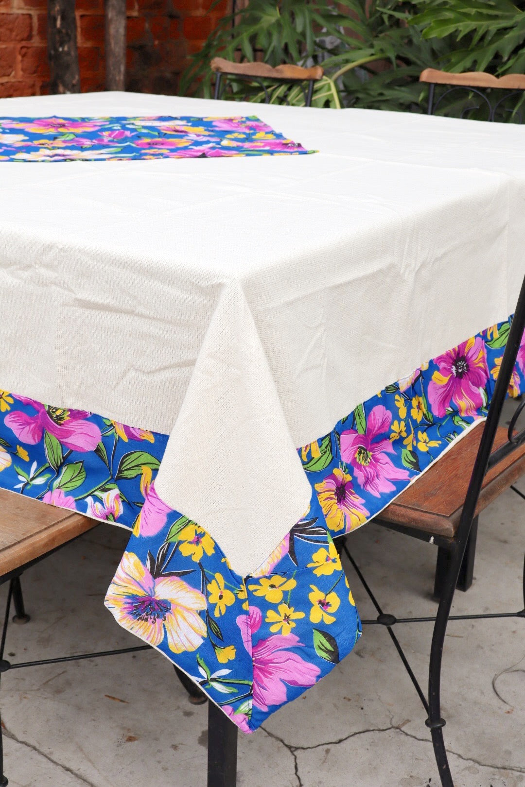 Toalha de Mesa Quadrada Com Barra em Chita Azul Mesa 8 Lugares 2,40x2,40m