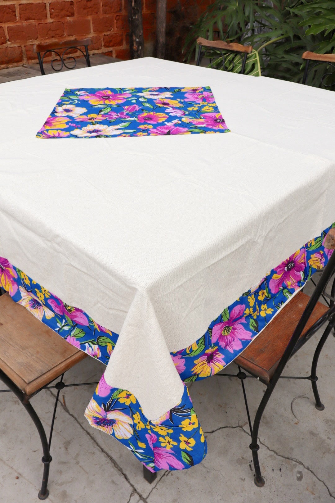 Toalha de Mesa Quadrada Com Barra em Chita Azul Mesa 8 Lugares 2,40x2,40m