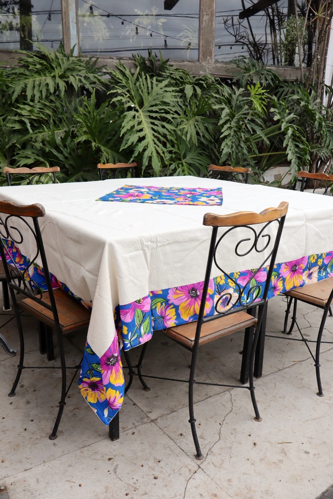 Toalha de Mesa Quadrada Com Barra em Chita Azul Mesa 8 Lugares 2,40x2,40m