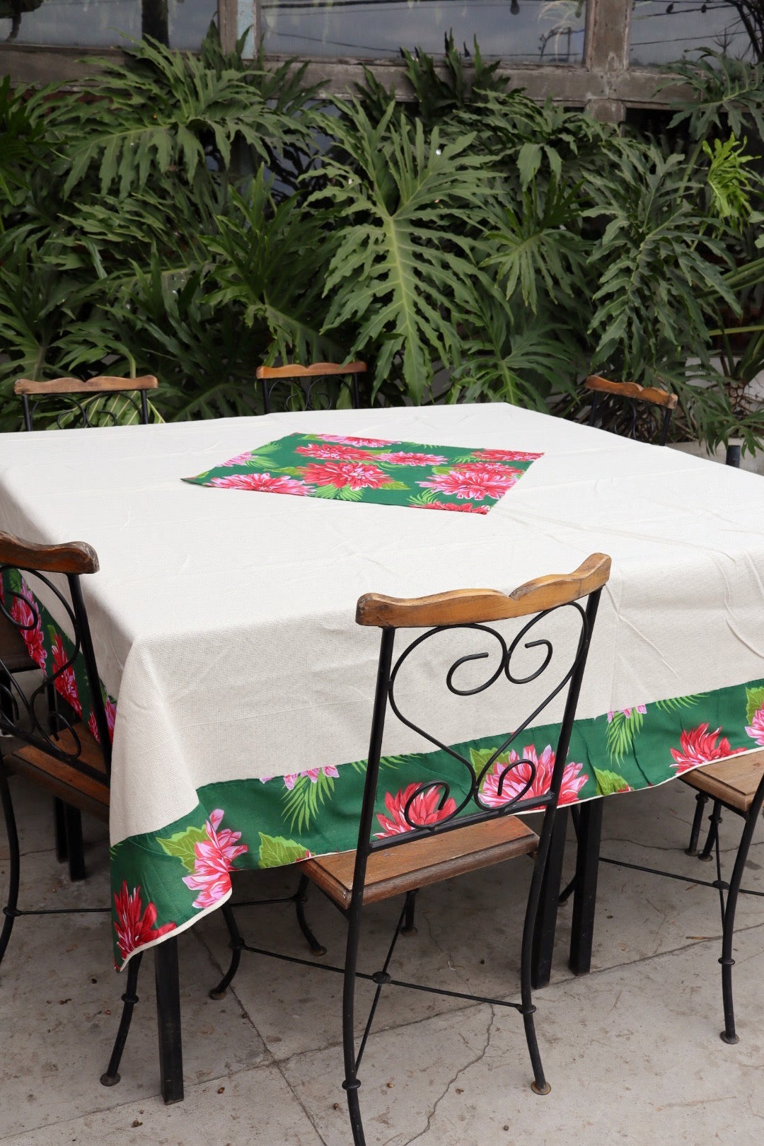 Toalha de Mesa Quadrada Com Barra em Chita Verde Mesa 8 Lugares 2,40x2,40m