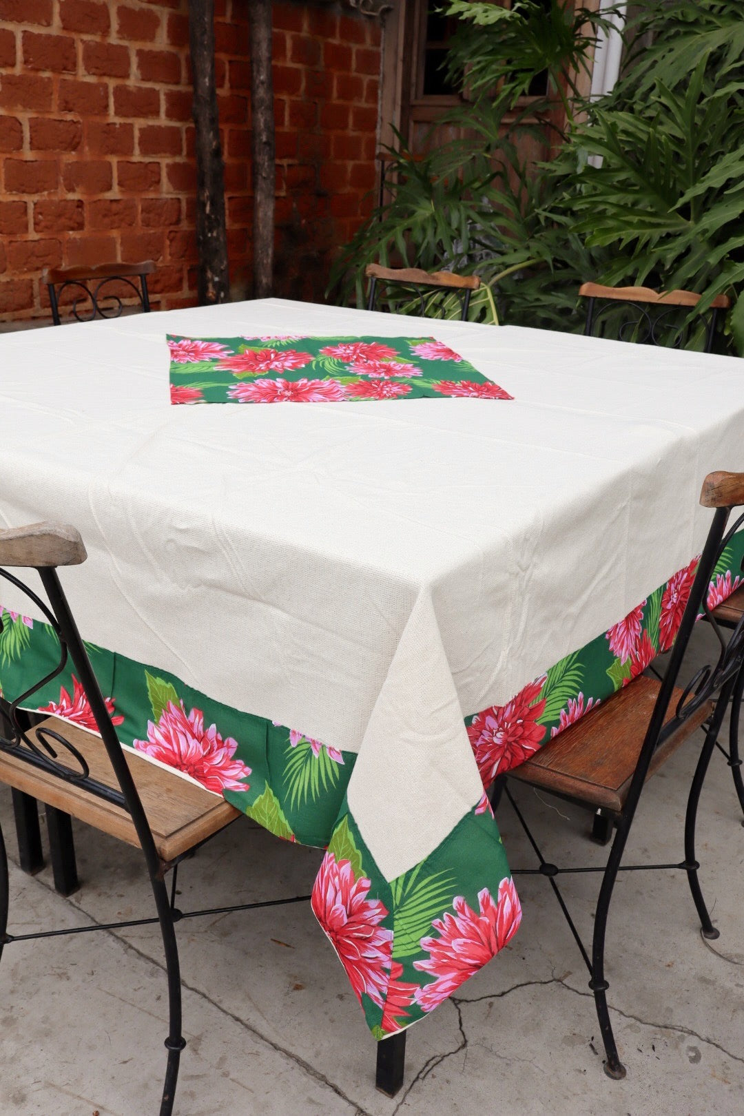Toalha de Mesa Quadrada Com Barra em Chita Verde Mesa 8 Lugares 2,40x2,40m