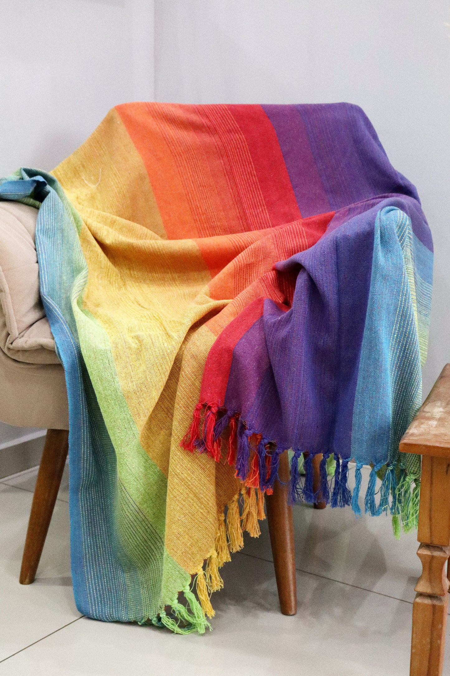 Manta para Sofá Básica Gigante Arco Íris Listra Grossa Degradê 1,40x2,20m