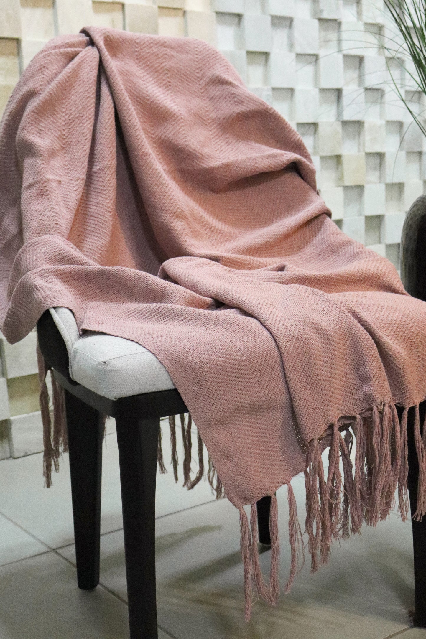 Manta para Sofá / Peseira Escama Boho Rosê 1,20mx1,80m