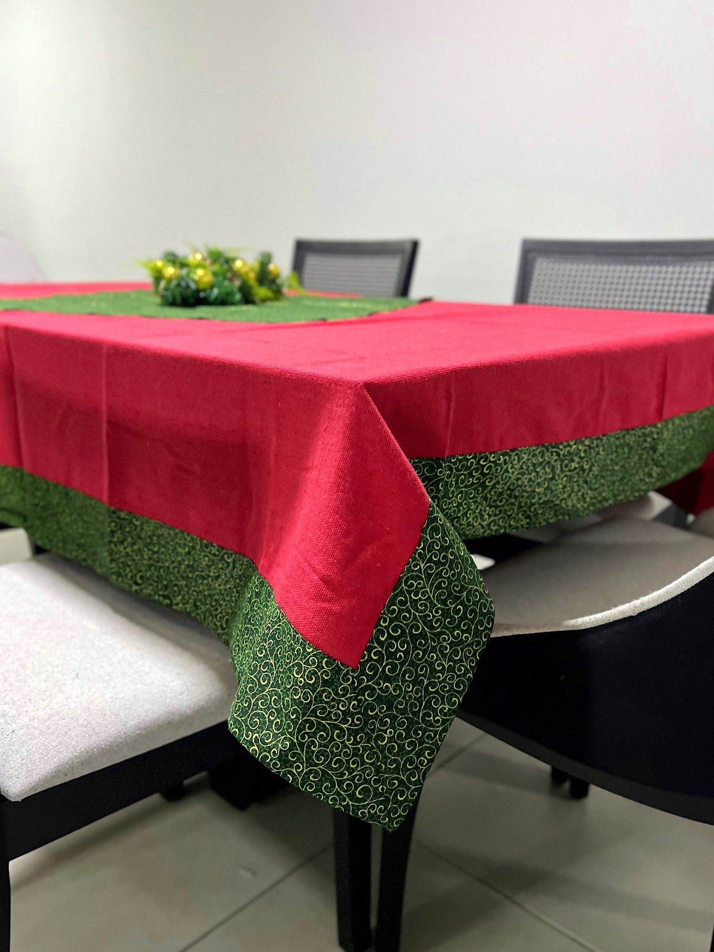 Toalha de Mesa com Barra Natal Geométrico Verde 1,4mx2,2m + Composê