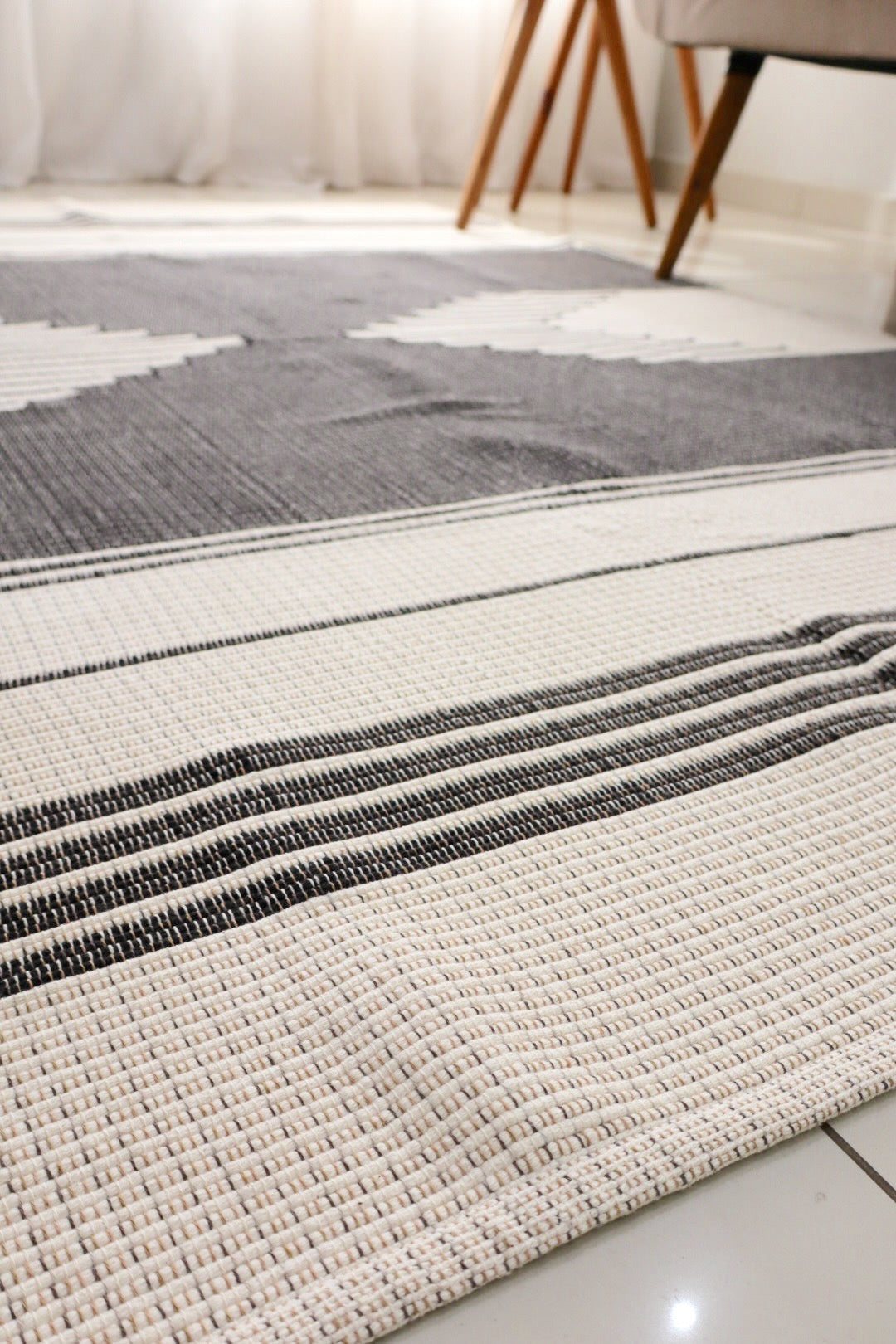 Tapete Linha Bico "X" Cru e Preto 1,50x2,00m