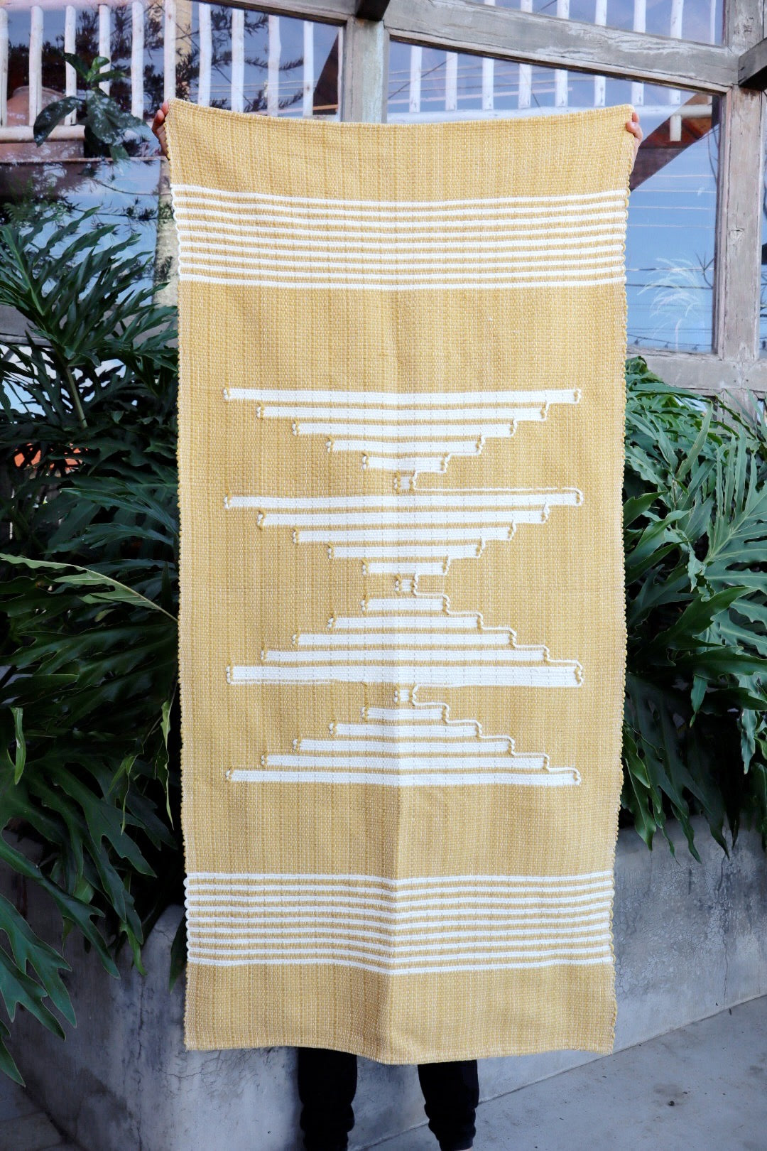 Tapete Médio Malha Amarelo com Bico Cru Sem Franja