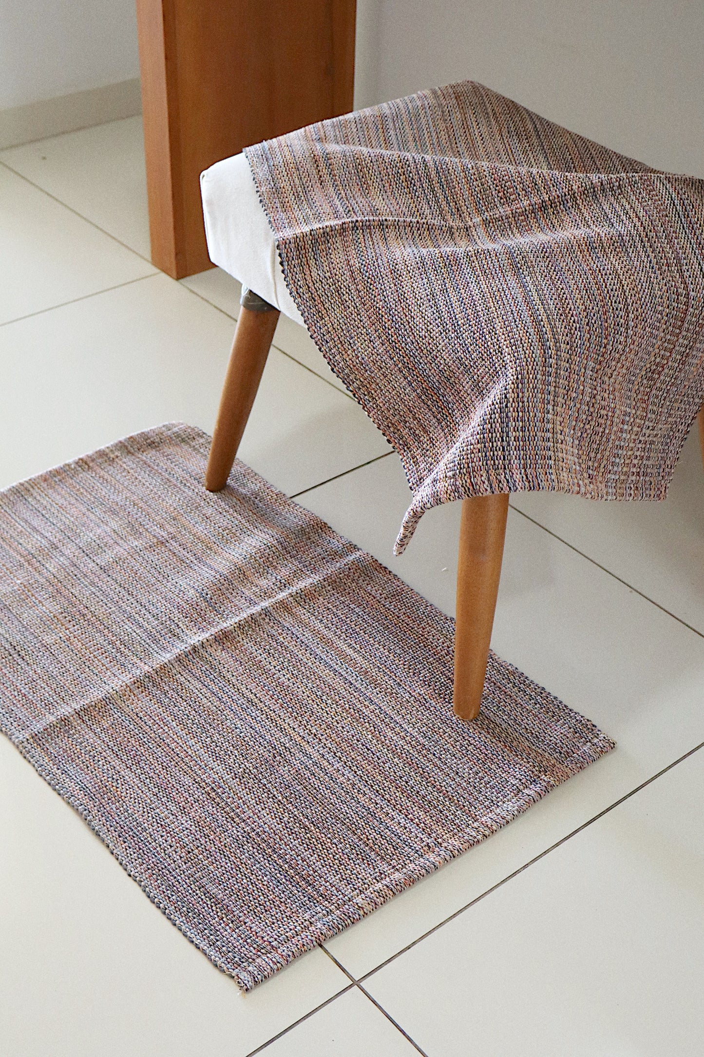 Tapete em Linha Colorido Mesclado 48x78cm