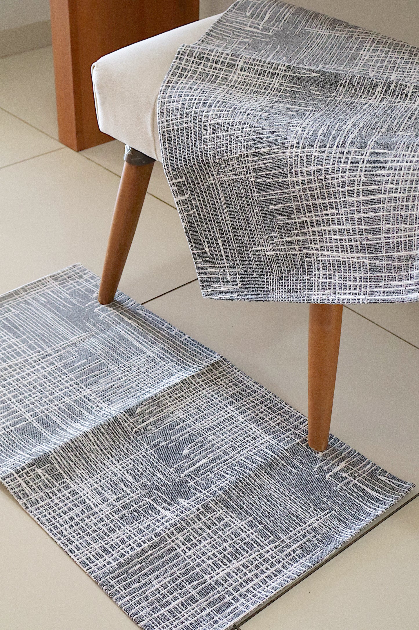 Tapete 42x64cm Antiderrapante Milão Cinza