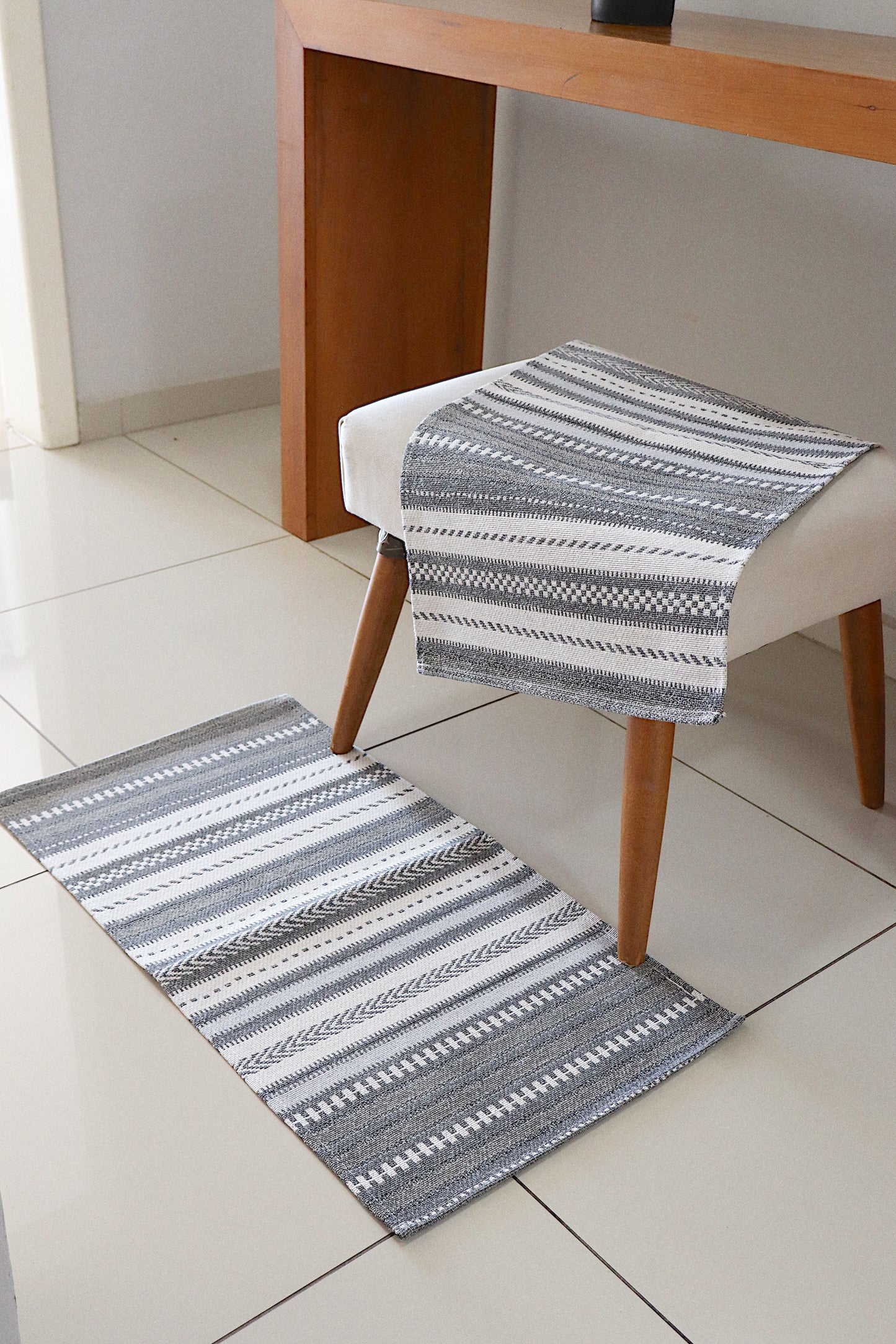 Tapete 42x64cm Antiderrapante Arezzo Cinza
