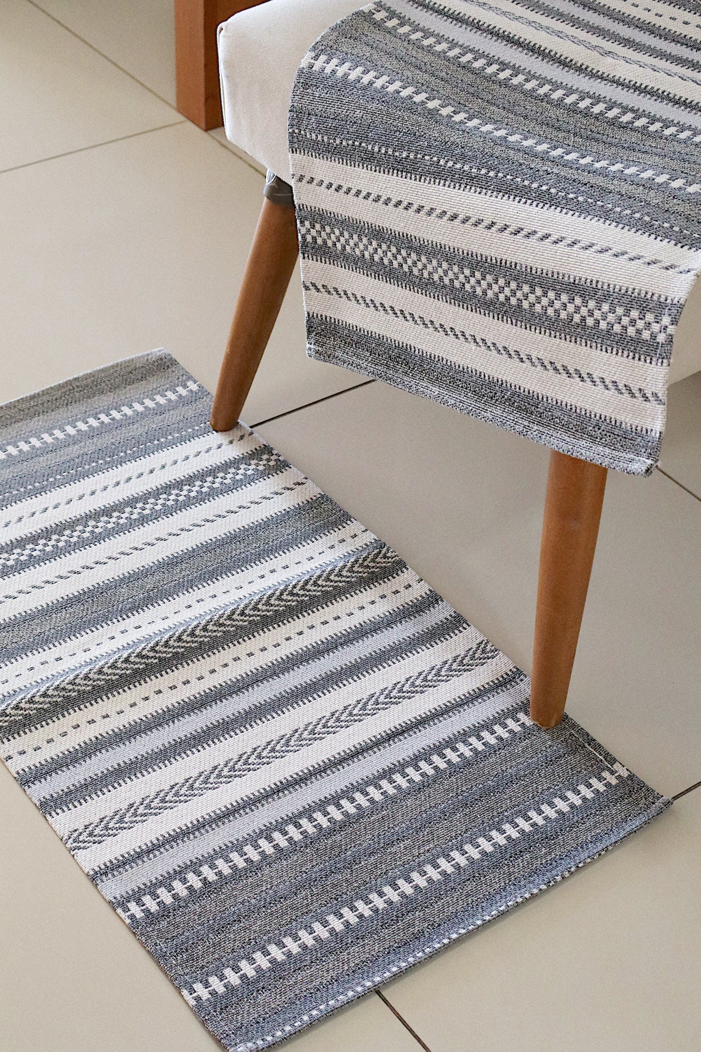Tapete 42x64cm Antiderrapante Arezzo Cinza