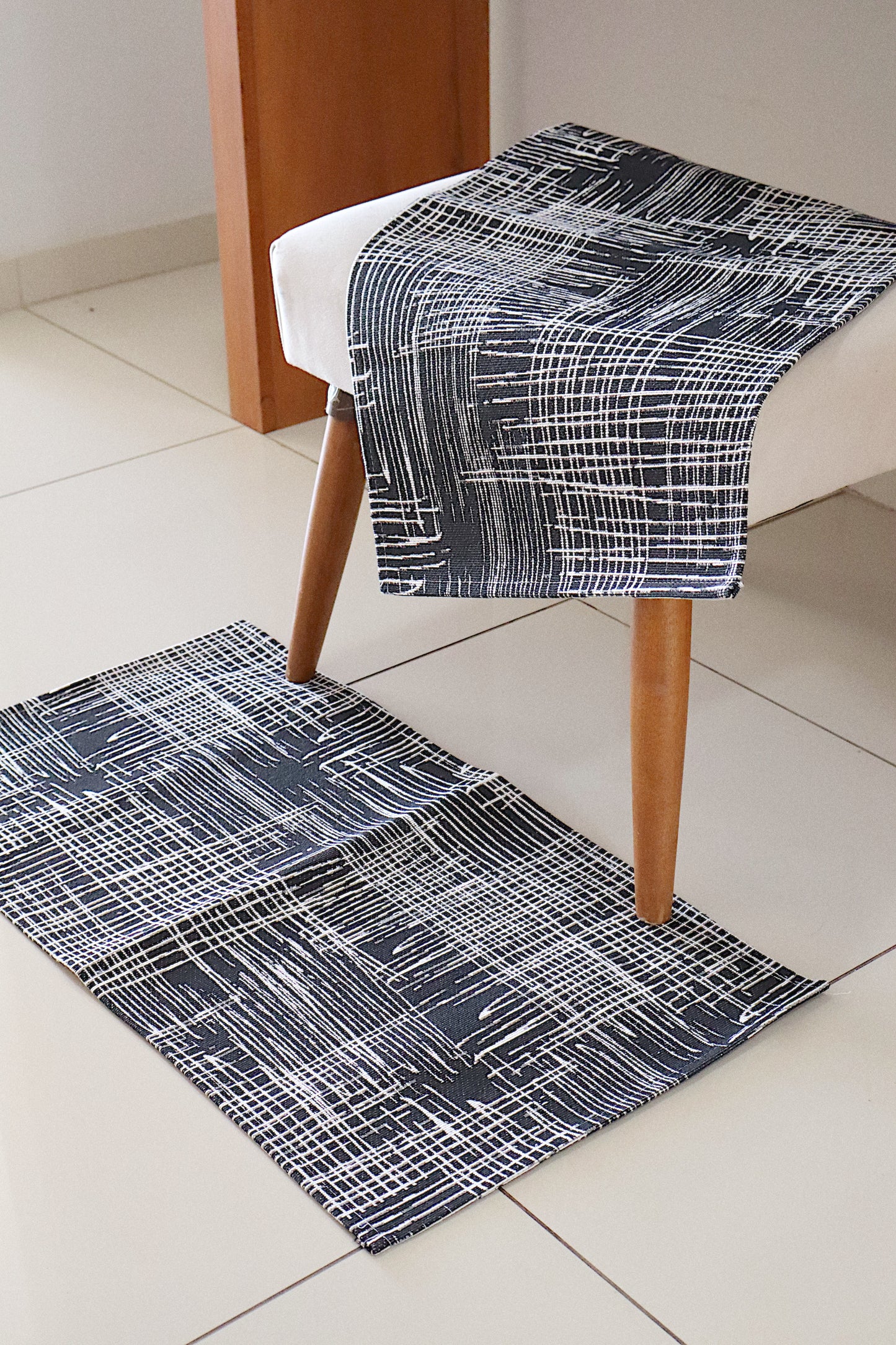 Tapete 42x64cm Antiderrapante Mião Azul Marinho