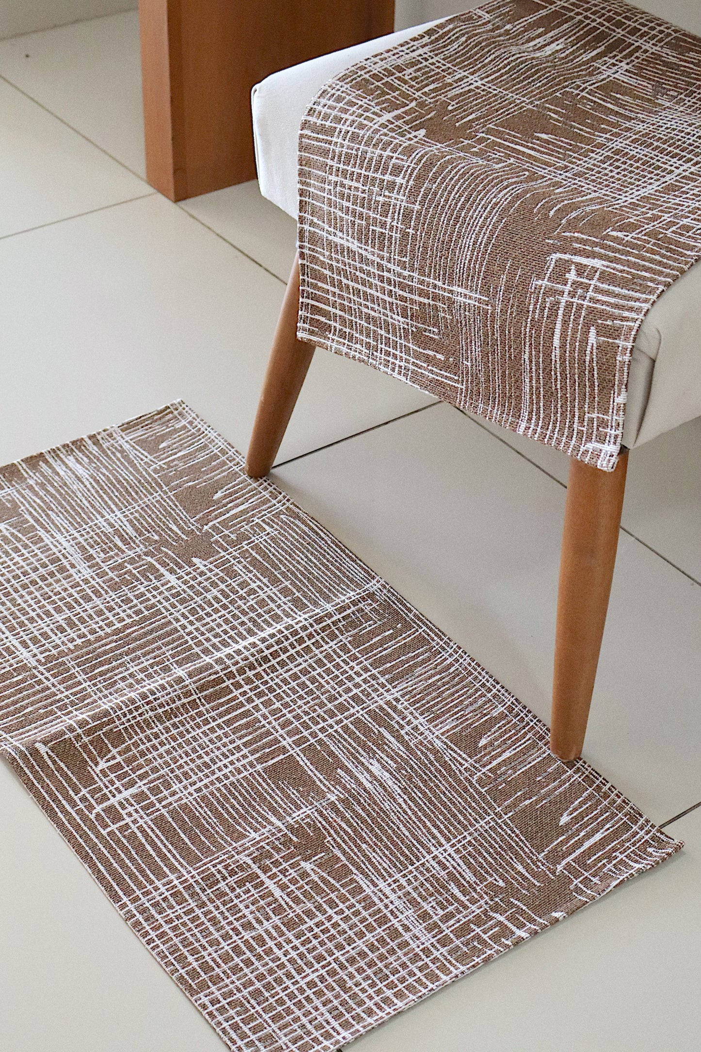 Tapete 42x64cm Antiderrapante Milão Marrom