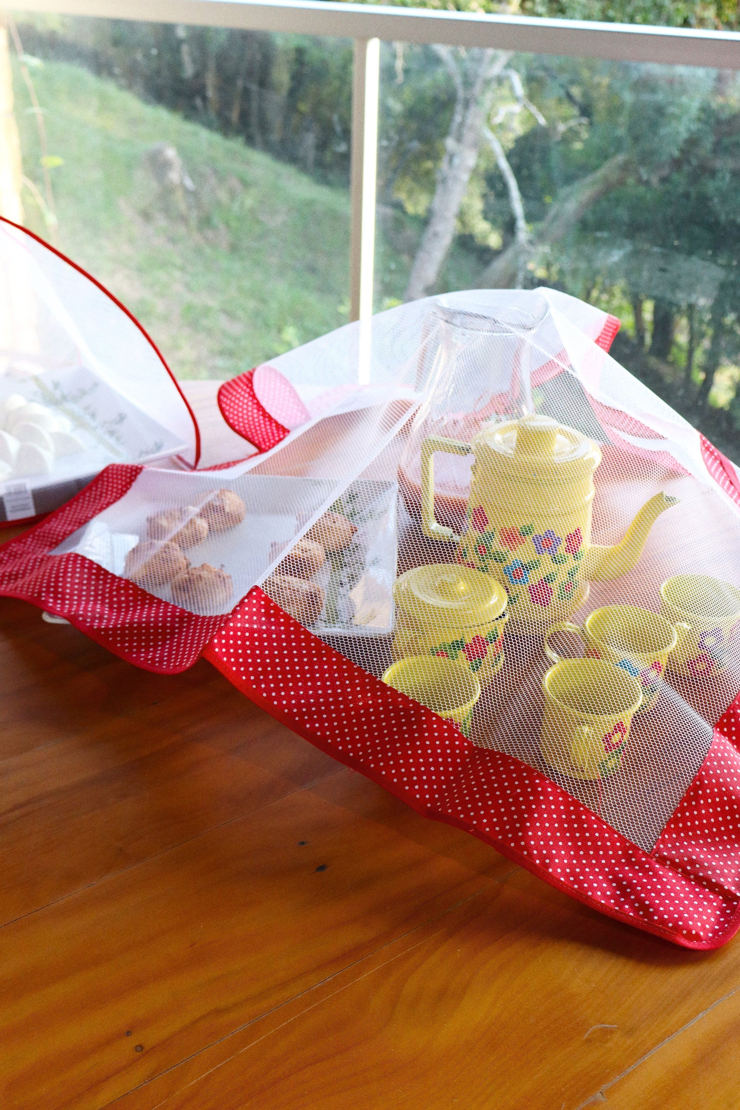 Kit Tule Cobre Alimentos 72x72cm + Cobre Bolo 30x30cm Poá Vermelho