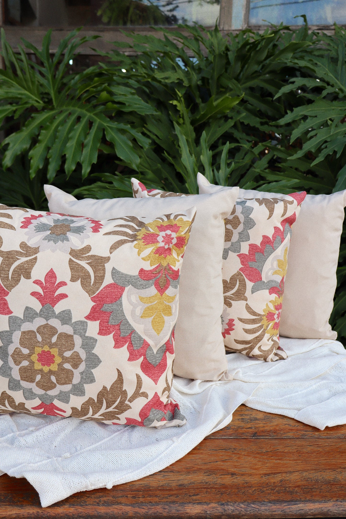 Kit 4x Almofadas Completas Floral Vermelha e Bege