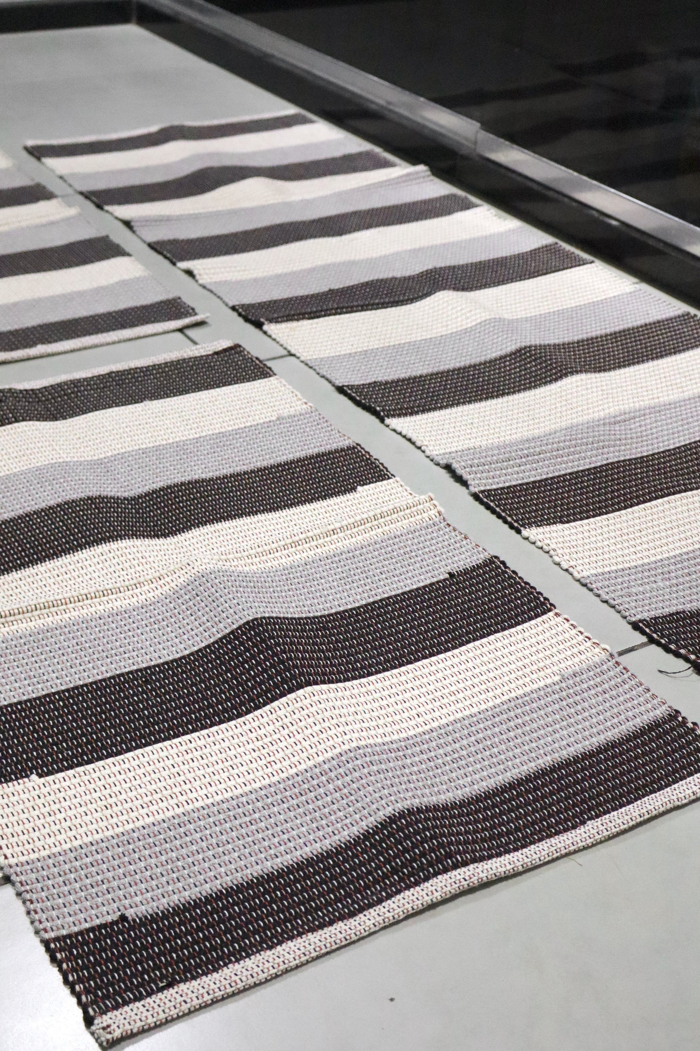 Jogo de Passadeira Linha Listrado Preto