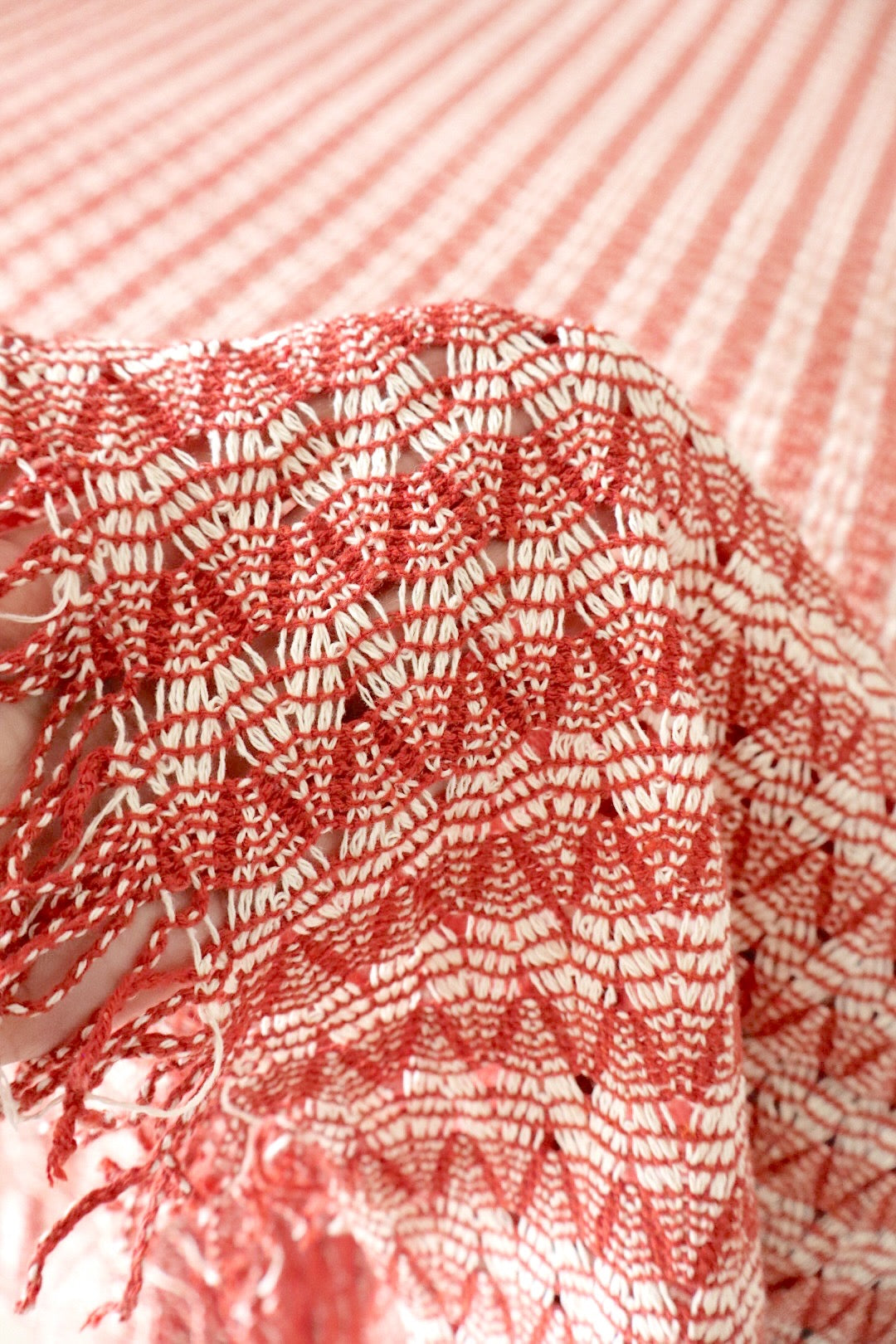 Colcha para Cama Queen em Renda Terracota 2,30x2,90m