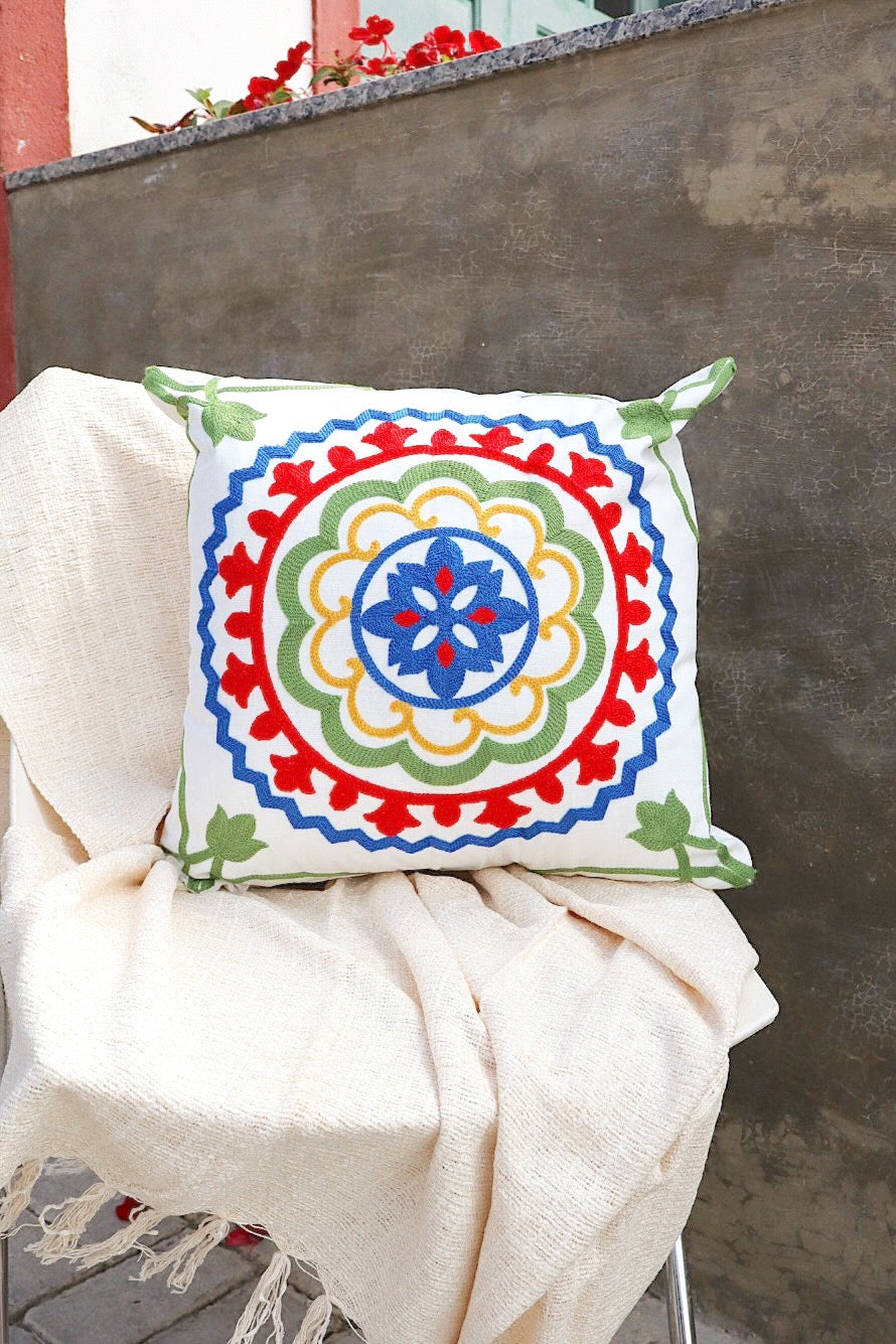 Capa de Almofada Bordada em Linho 45x45 Verde, Azul e Vermelho