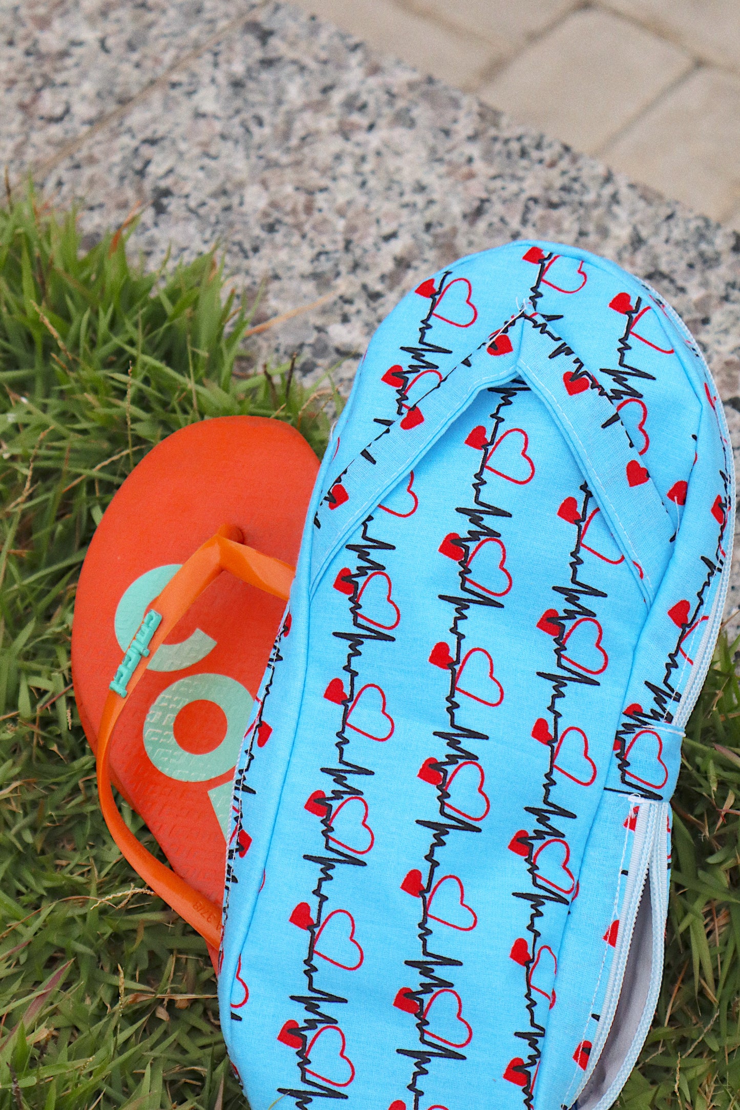 Necessaire Porta Chinelos Batidas do Coração