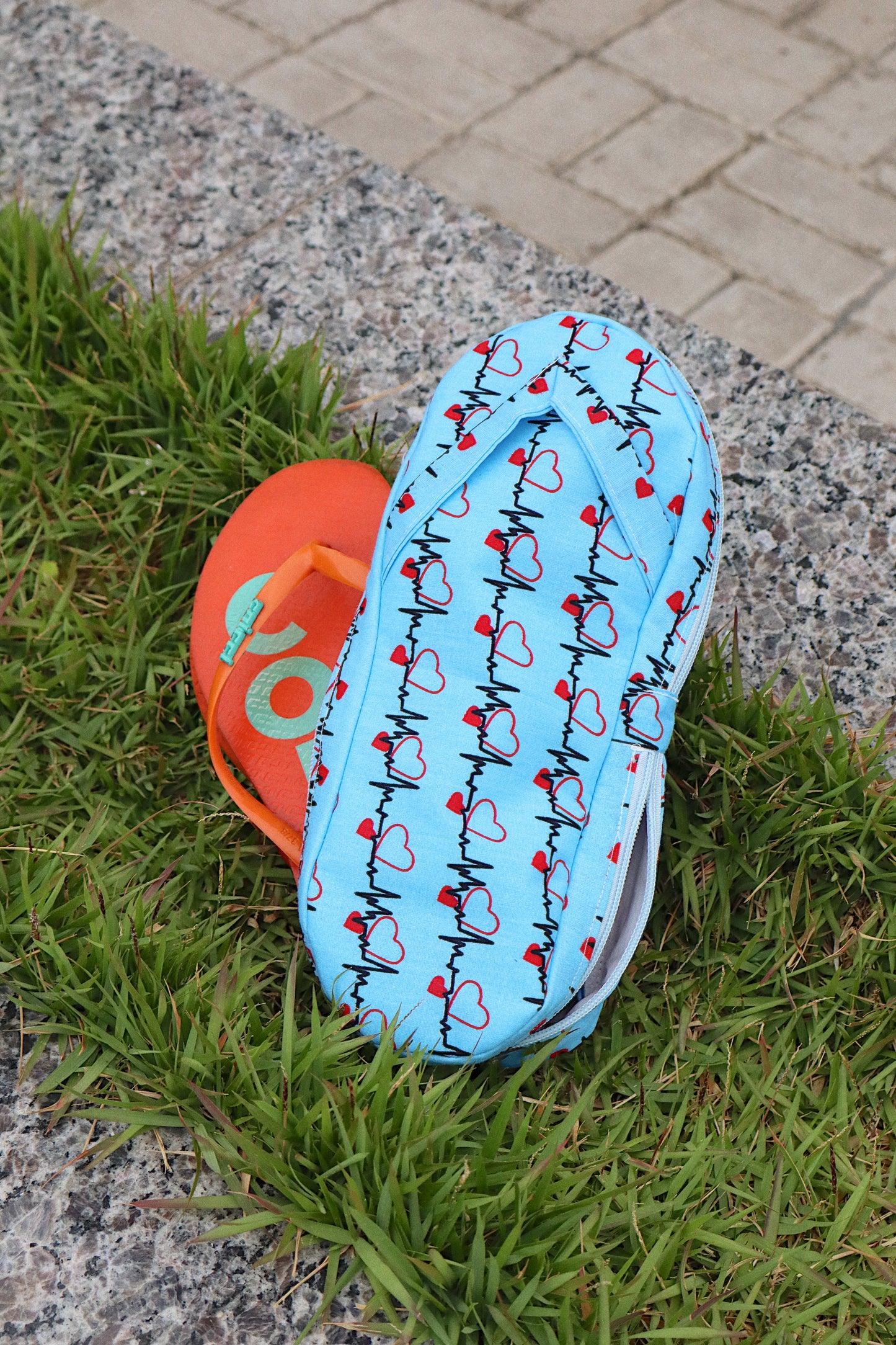 Necessaire Porta Chinelos Batidas do Coração