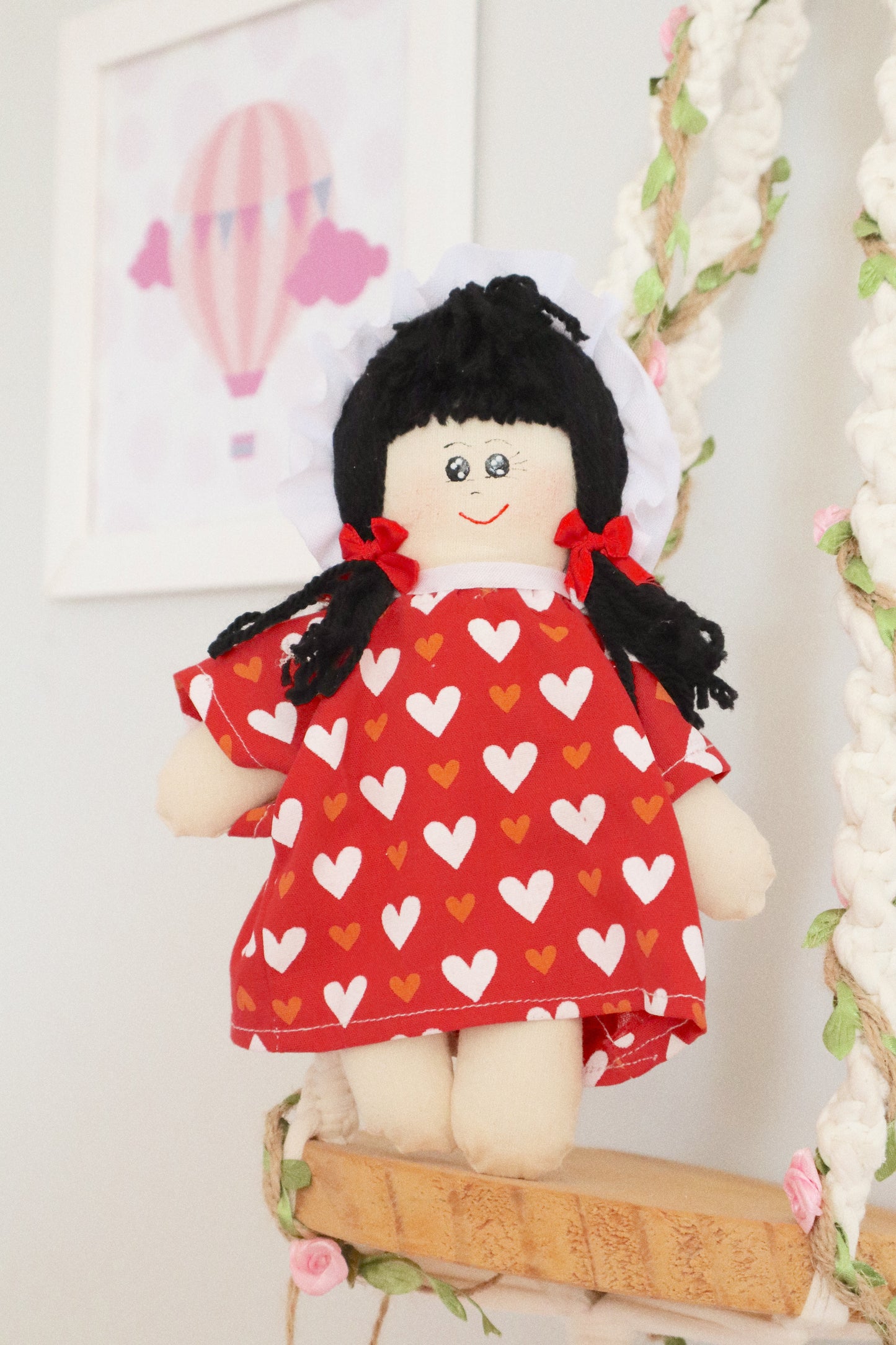 Bonequinha de Pano Corações Vermelho