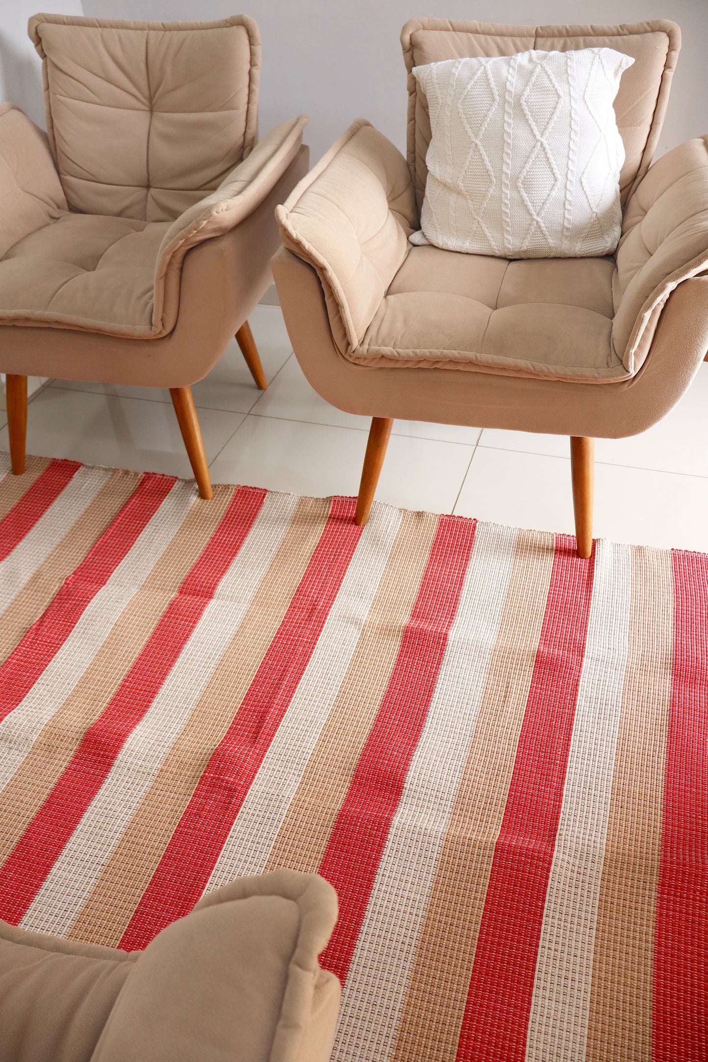 Tapete em Linha Listrado Vermelho, Bege e Cru 1,50x2,00m