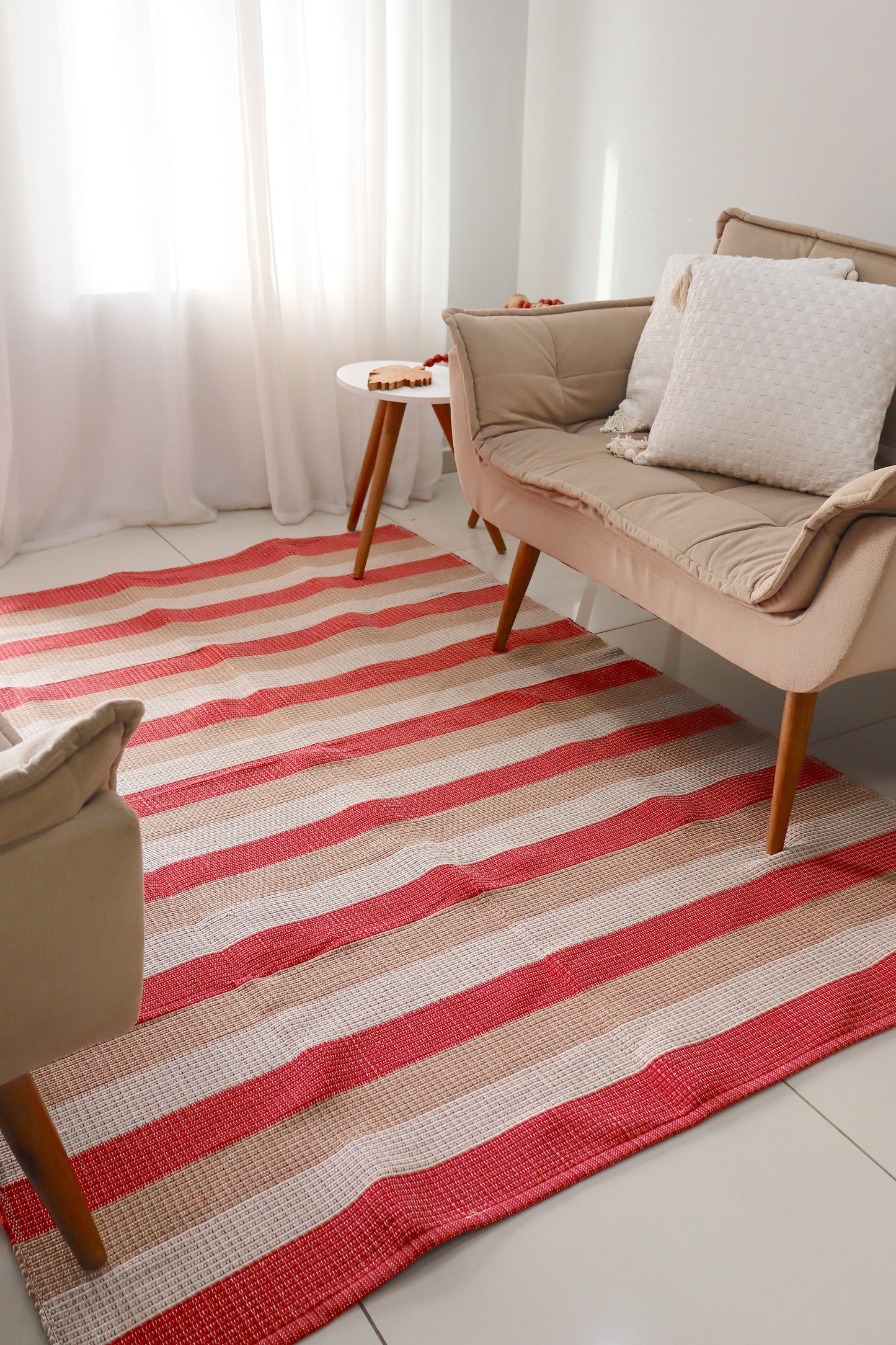 Tapete em Linha Listrado Vermelho, Bege e Cru 1,50x2,00m