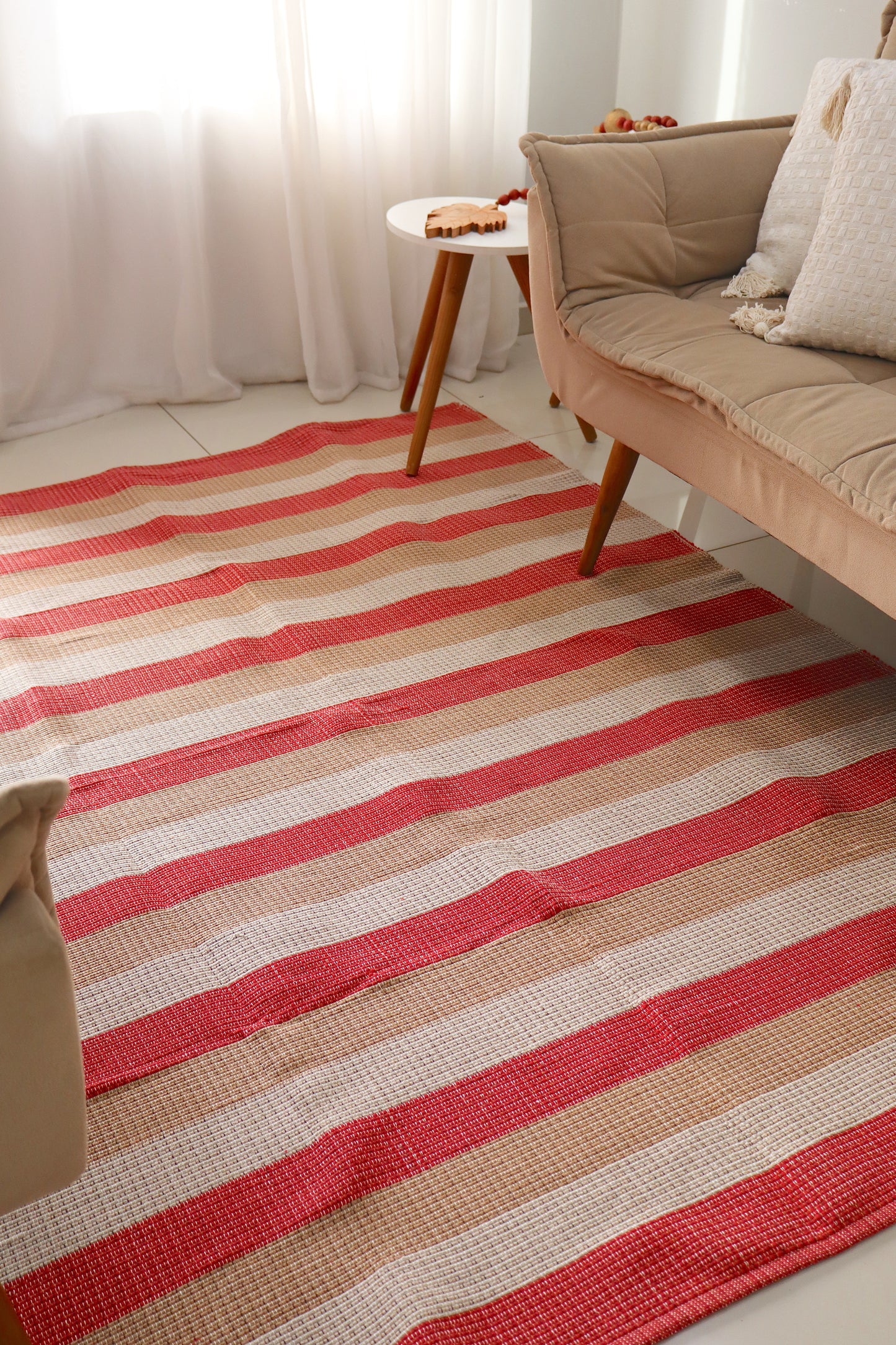 Tapete em Linha Listrado Vermelho, Bege e Cru 1,50x2,00m