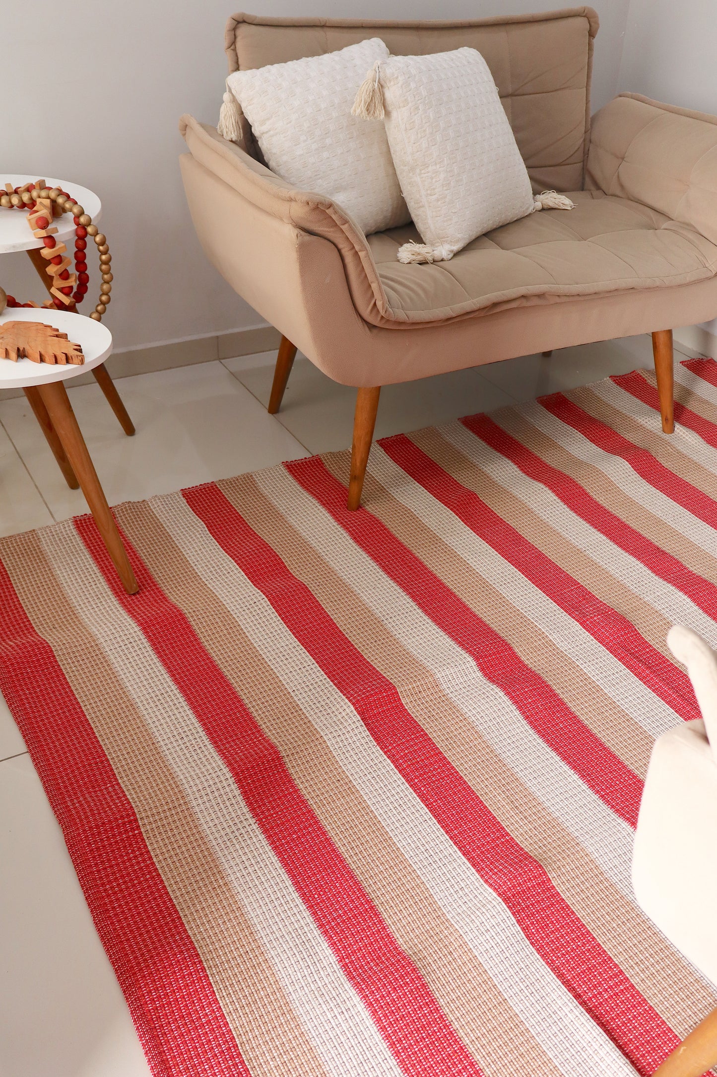 Tapete em Linha Listrado Vermelho, Bege e Cru 1,50x2,00m