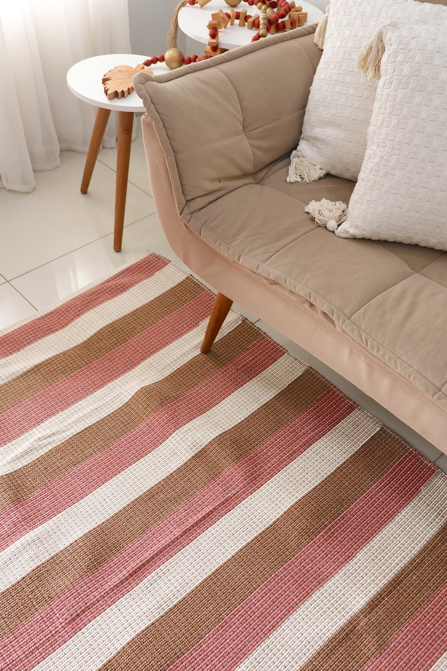 Tapete em Linha Listrado Terracota, Café com Leite e Cru 1,50x1,50m