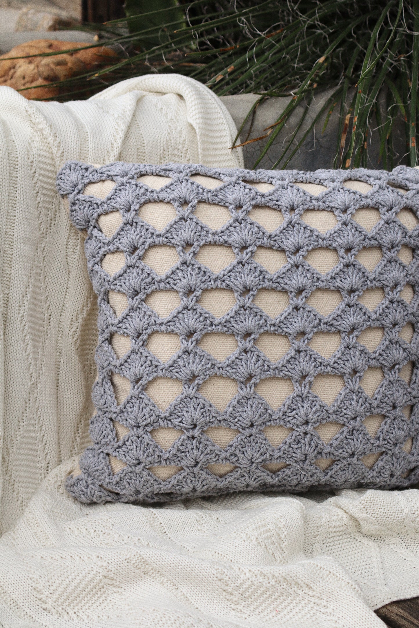 Capa de Almofada Boho Trançada Crochê Cinza EST001 45x45